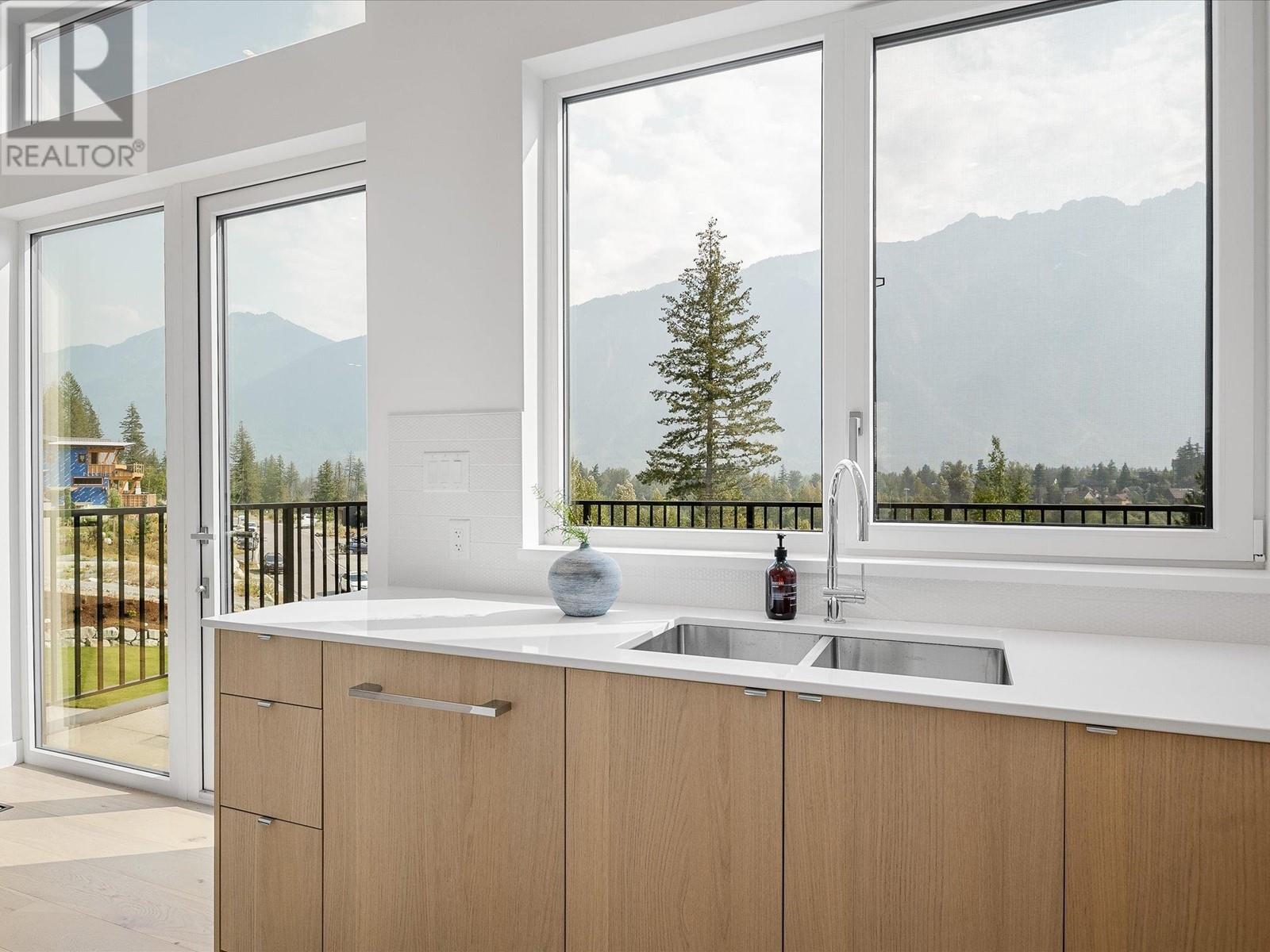 7652 Seven O'clock Drive, Pemberton, British Columbia  V0N 2L3 - Photo 13 - R2806292