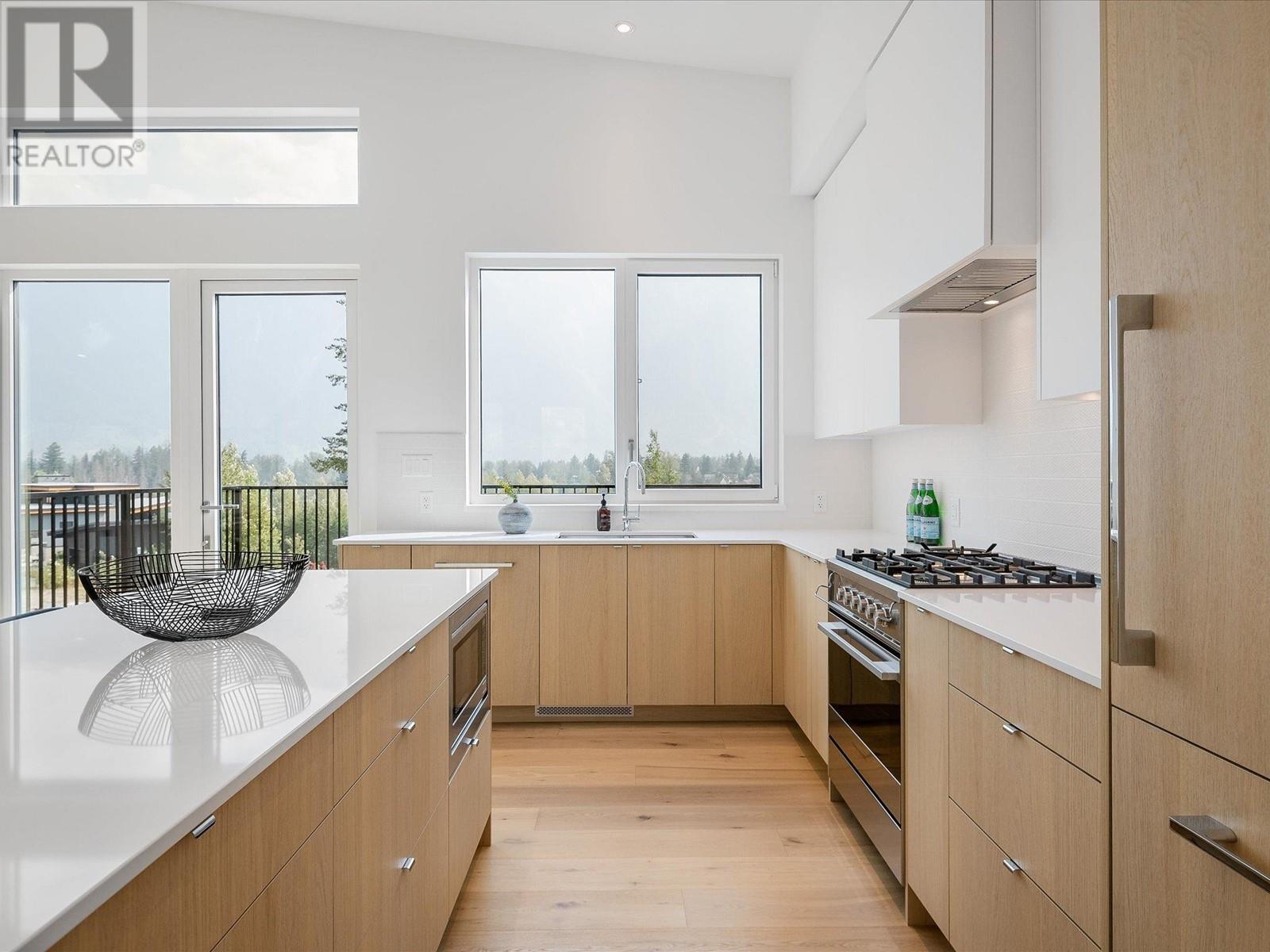 7652 Seven O'clock Drive, Pemberton, British Columbia  V0N 2L3 - Photo 12 - R2806292