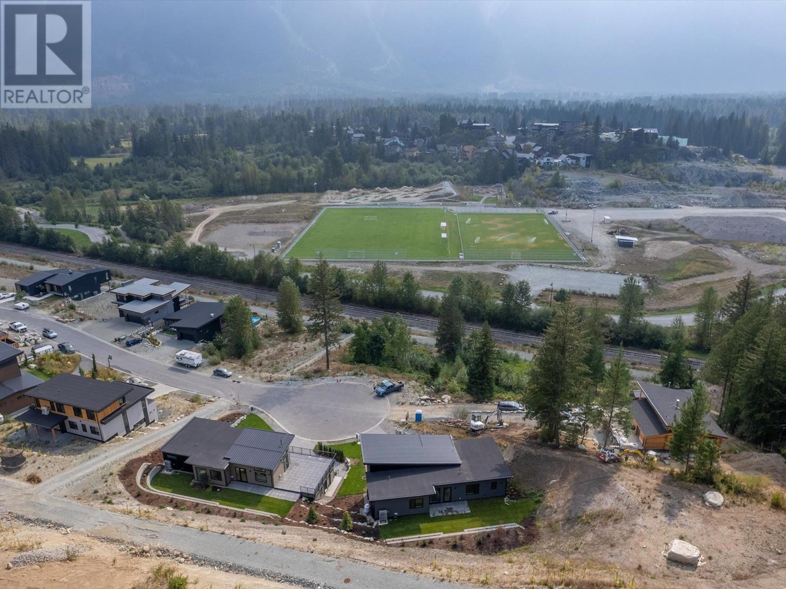 7652 Seven O'clock Drive, Pemberton, British Columbia  V0N 2L3 - Photo 4 - R2806292