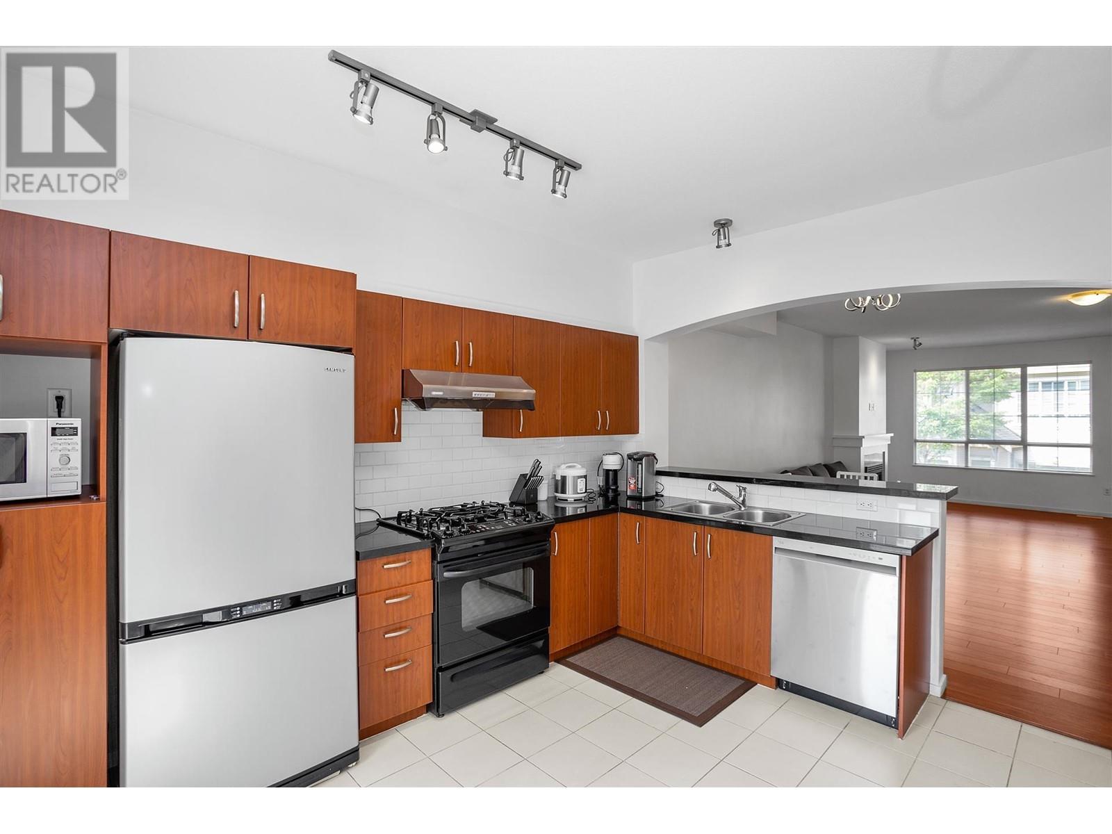 92 9088 HALSTON COURT, burnaby, British Columbia