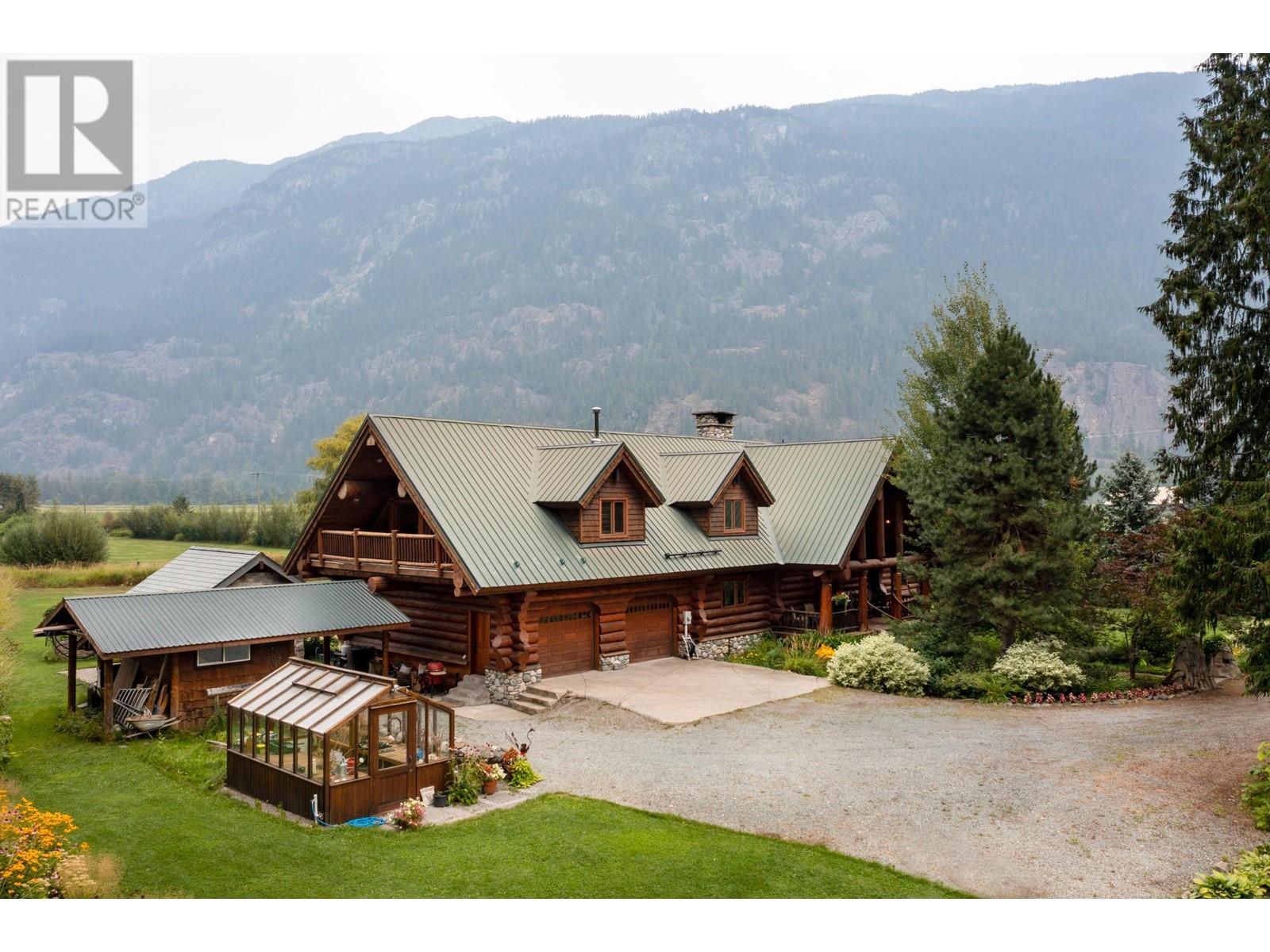 8225 Pemberton Meadows Road, Pemberton, British Columbia  V0N 2L2 - Photo 1 - R2810864