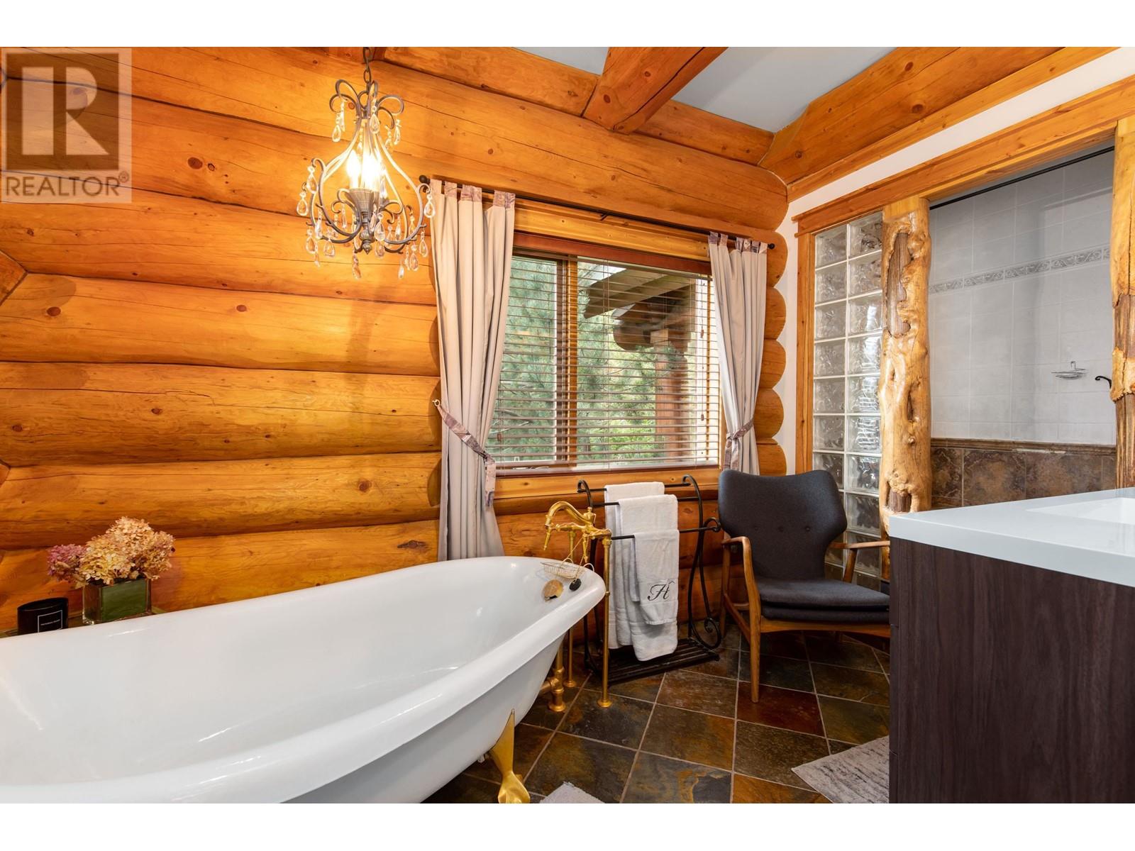8225 Pemberton Meadows Road, Pemberton, British Columbia  V0N 2L2 - Photo 12 - R2810864