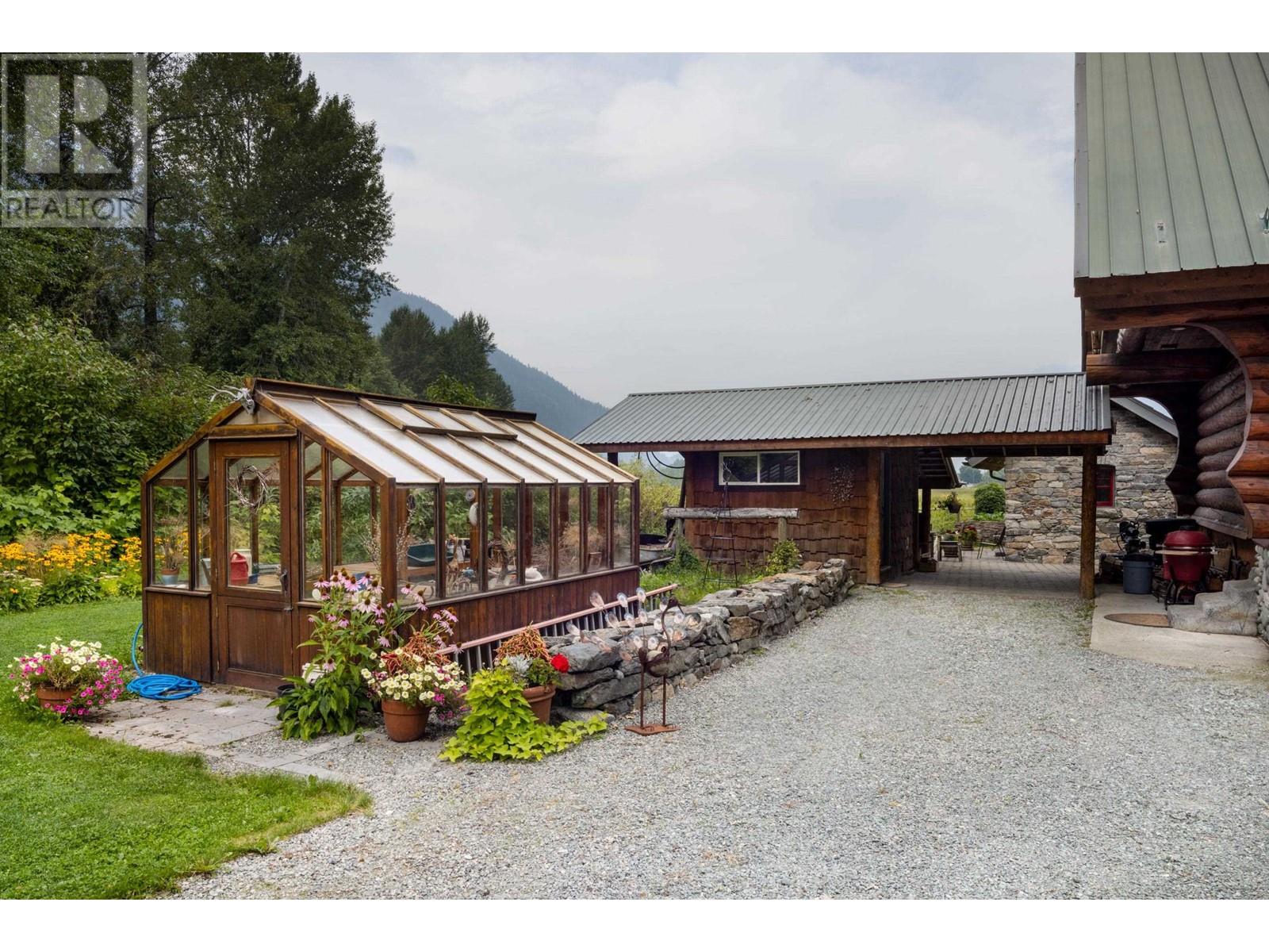 8225 Pemberton Meadows Road, Pemberton, British Columbia  V0N 2L2 - Photo 26 - R2810864