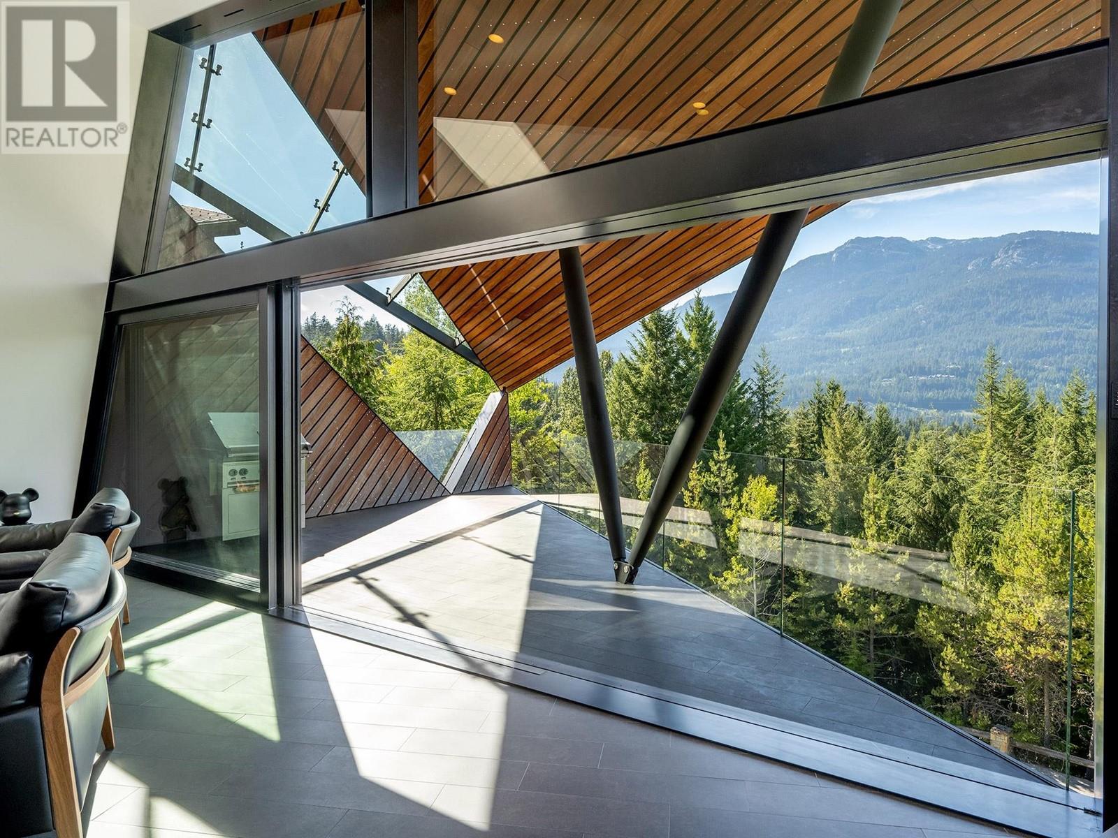 3801 Sunridge Place, Whistler, British Columbia  V8E 0W1 - Photo 6 - R2810871