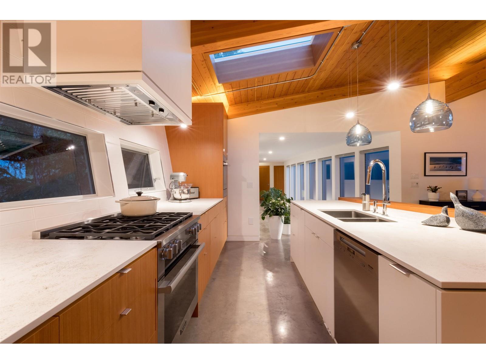10710 Wood Bay Heights Road, Halfmoon Bay, British Columbia  V7Z 1B8 - Photo 9 - R2796297