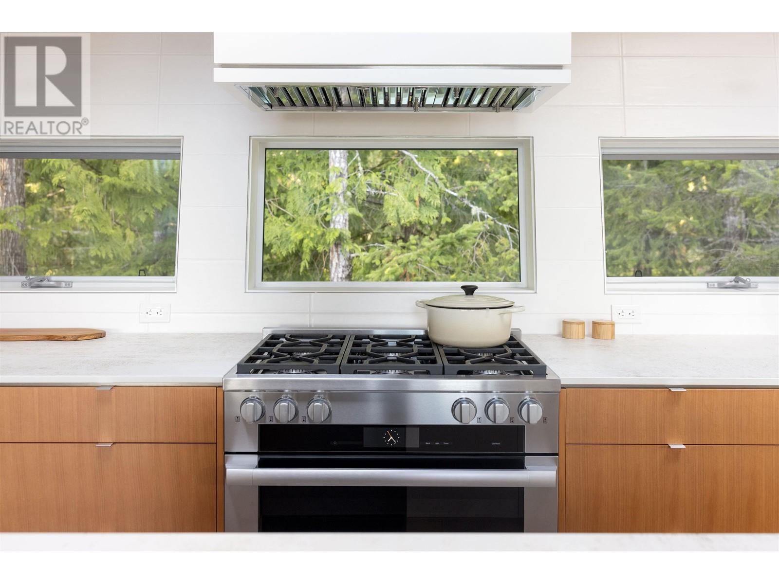 10710 Wood Bay Heights Road, Halfmoon Bay, British Columbia  V7Z 1B8 - Photo 10 - R2796297