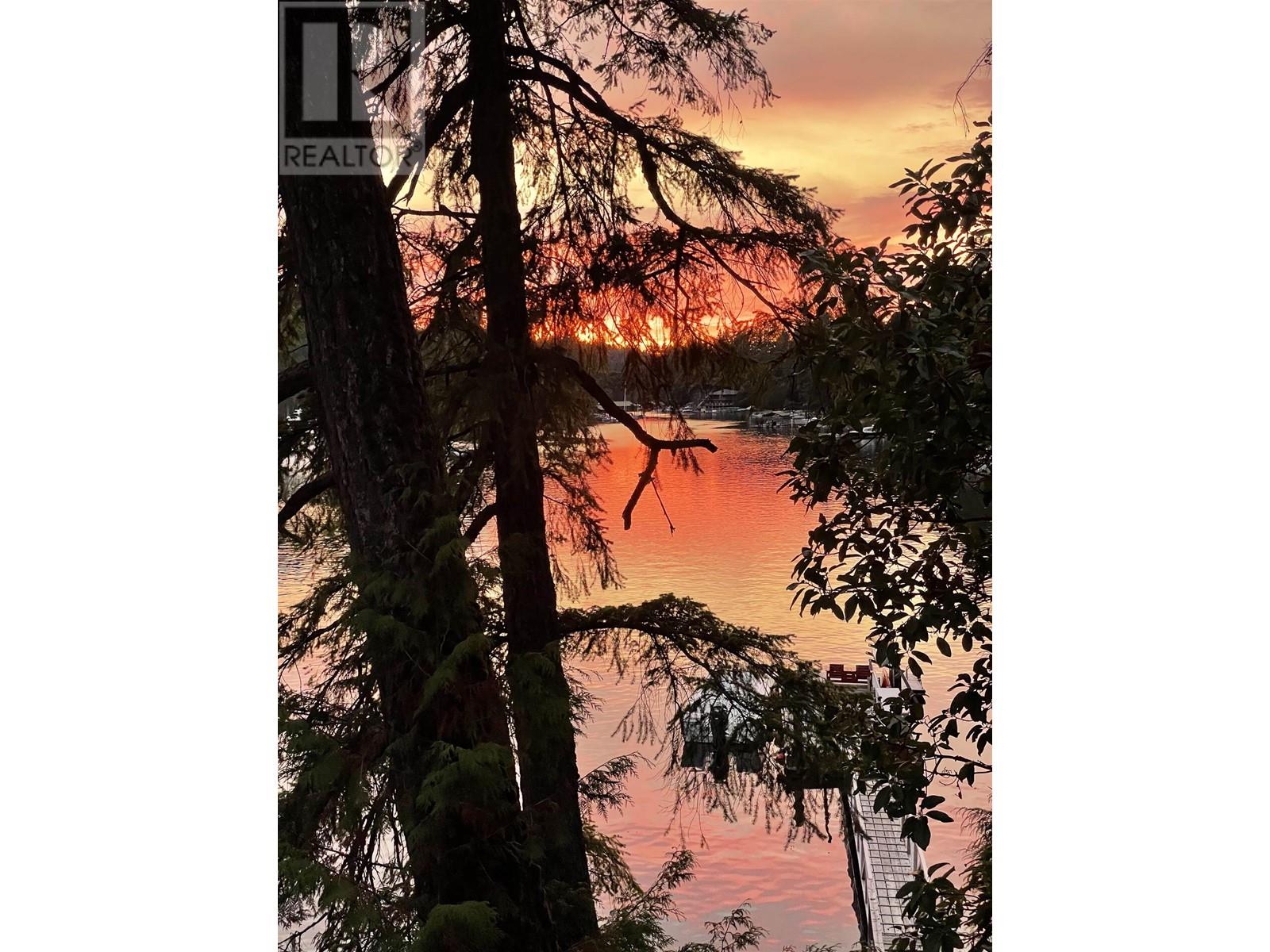 5466 Sans Souci Road, Halfmoon Bay, British Columbia  V7Z 1B6 - Photo 4 - R2810441