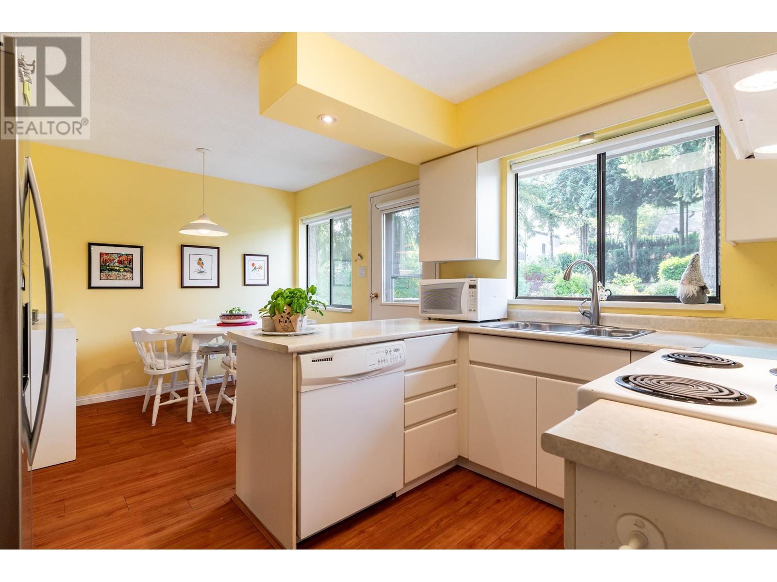 7996 Lakefield Drive, Burnaby, British Columbia  V5E 3W8 - Photo 11 - R2810721