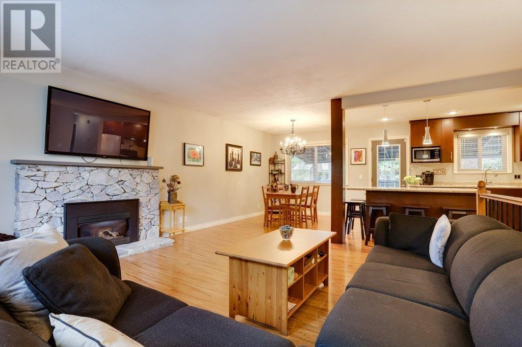 958 Raymond Avenue, Port Coquitlam, British Columbia  V3B 2M7 - Photo 3 - R2810958
