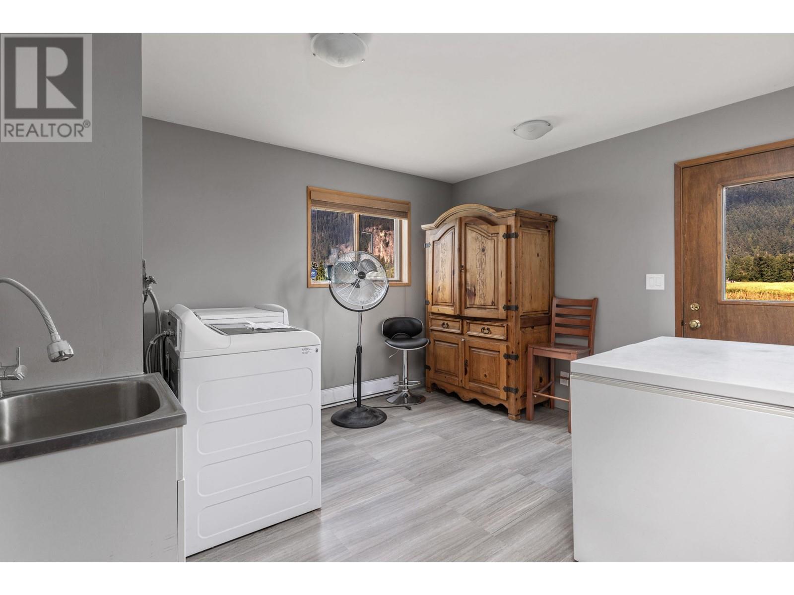 8184 Pemberton Meadows Road, Pemberton, British Columbia  V0N 2L2 - Photo 18 - R2811039