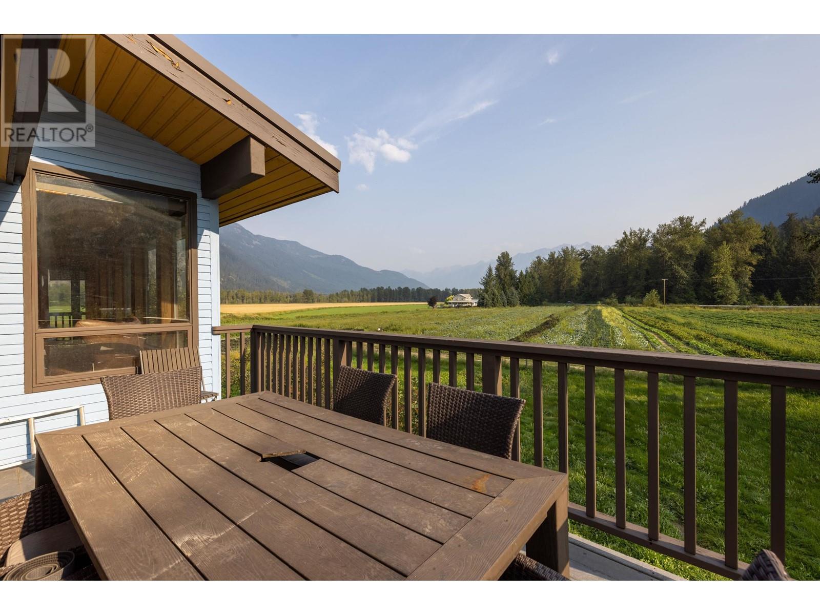 8184 Pemberton Meadows Road, Pemberton, British Columbia  V0N 2L2 - Photo 19 - R2811039