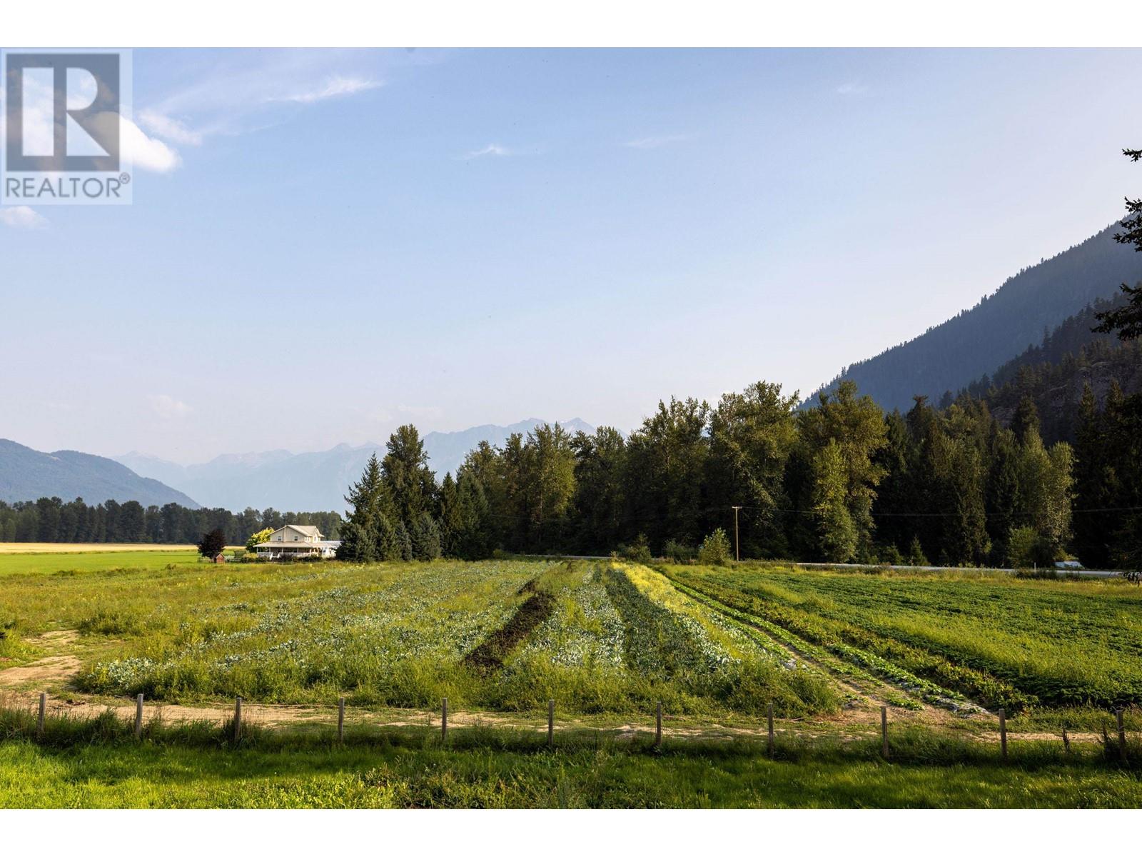 8184 Pemberton Meadows Road, Pemberton, British Columbia  V0N 2L2 - Photo 3 - R2811039