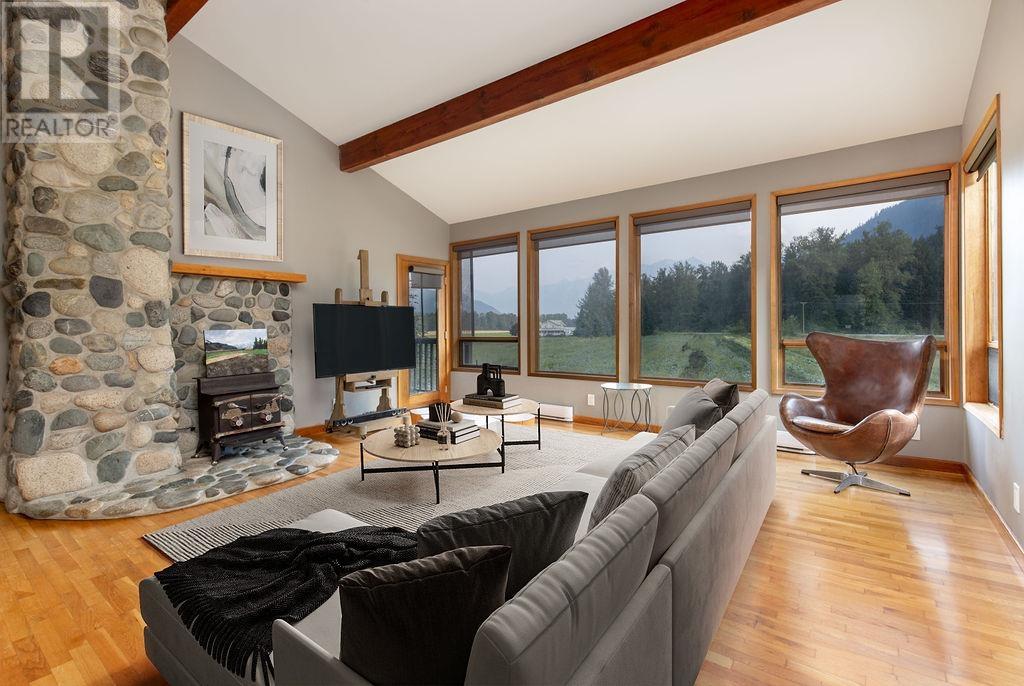 8184 Pemberton Meadows Road, Pemberton, British Columbia  V0N 2L2 - Photo 5 - R2811039