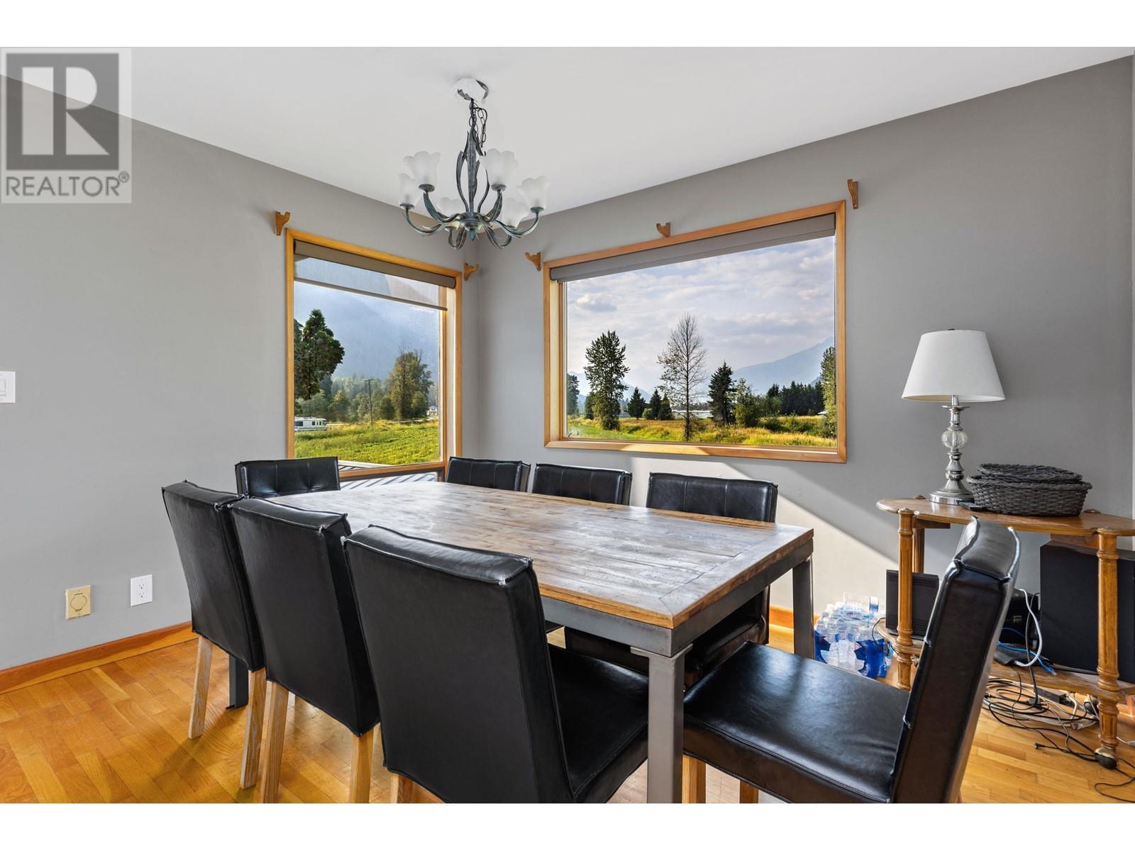 8184 Pemberton Meadows Road, Pemberton, British Columbia  V0N 2L2 - Photo 7 - R2811039