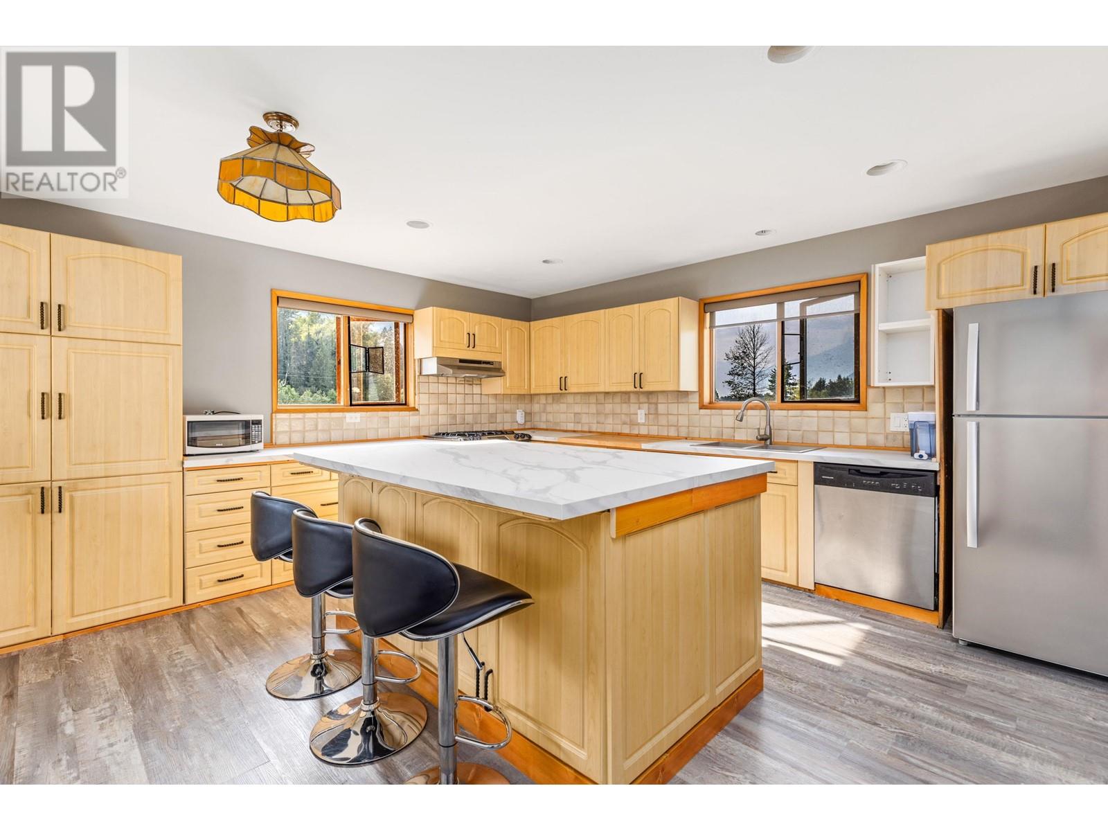 8184 Pemberton Meadows Road, Pemberton, British Columbia  V0N 2L2 - Photo 8 - R2811039