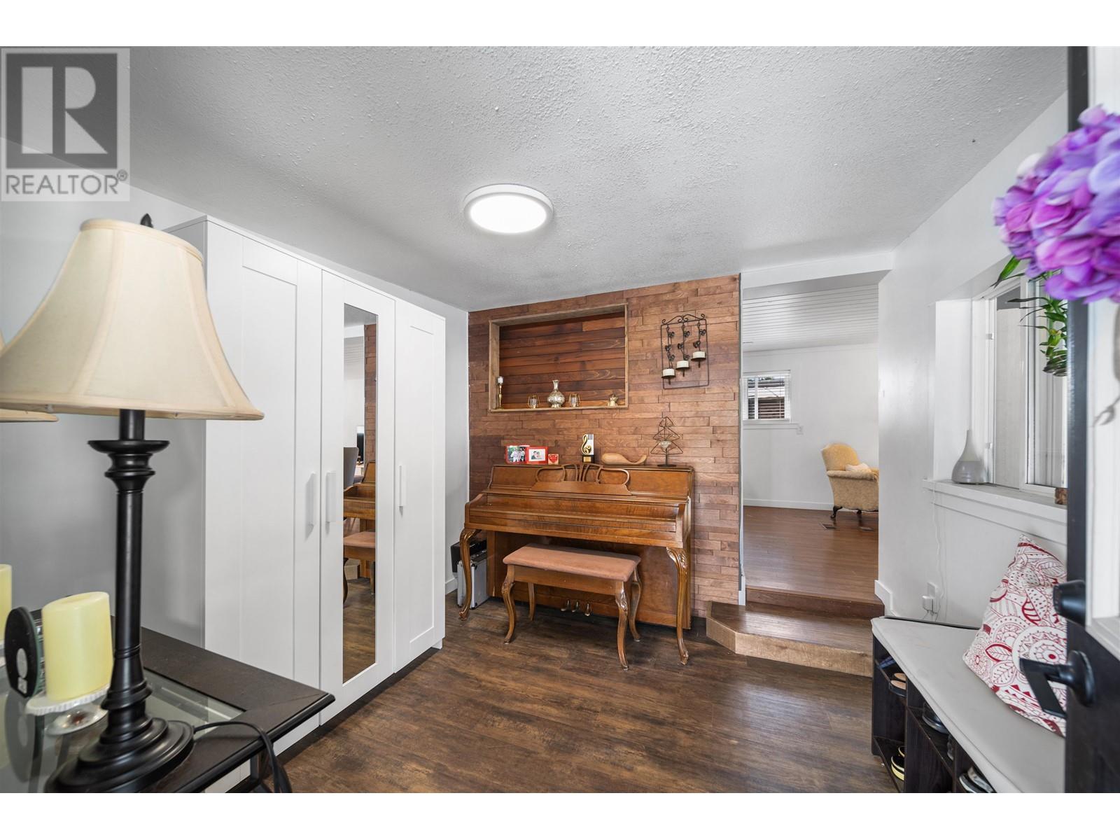 4 39768 Government Road, Squamish, British Columbia  V8B 0B6 - Photo 5 - R2811054