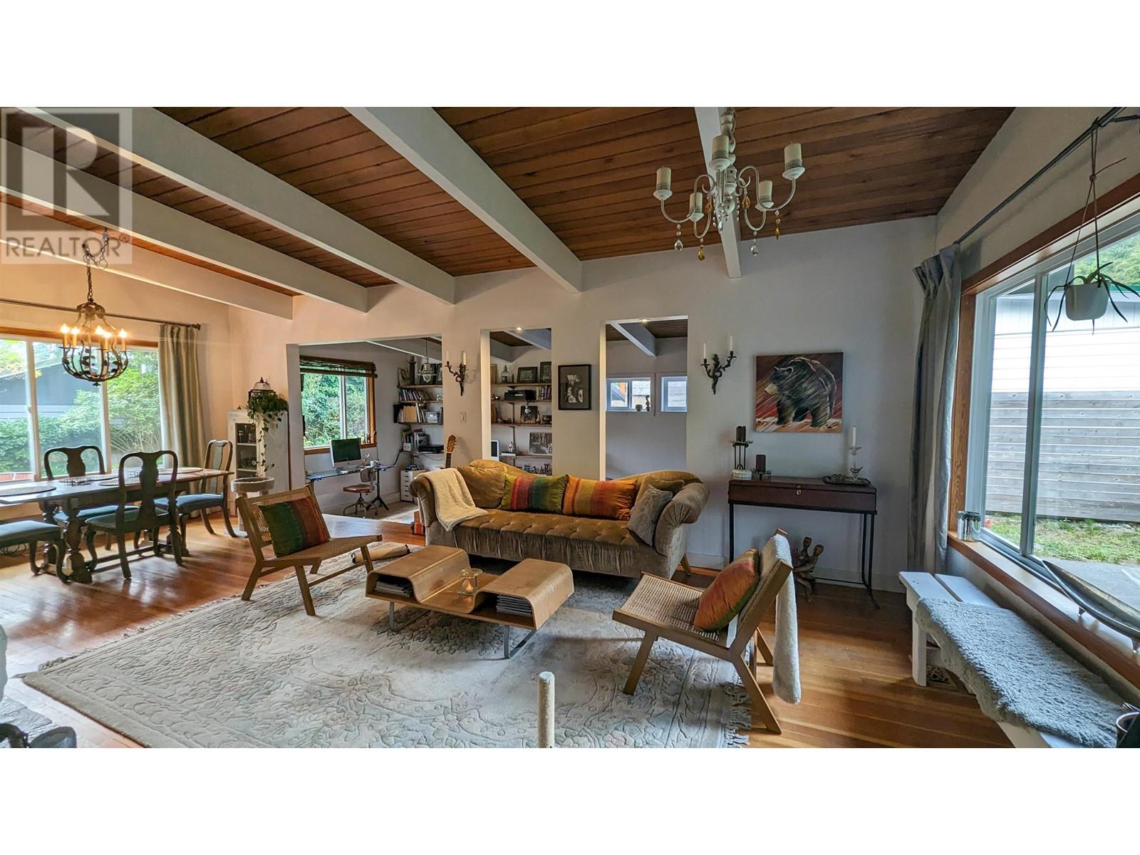 40349 Park Crescent, Squamish, British Columbia  V8B 0G2 - Photo 3 - R2810887