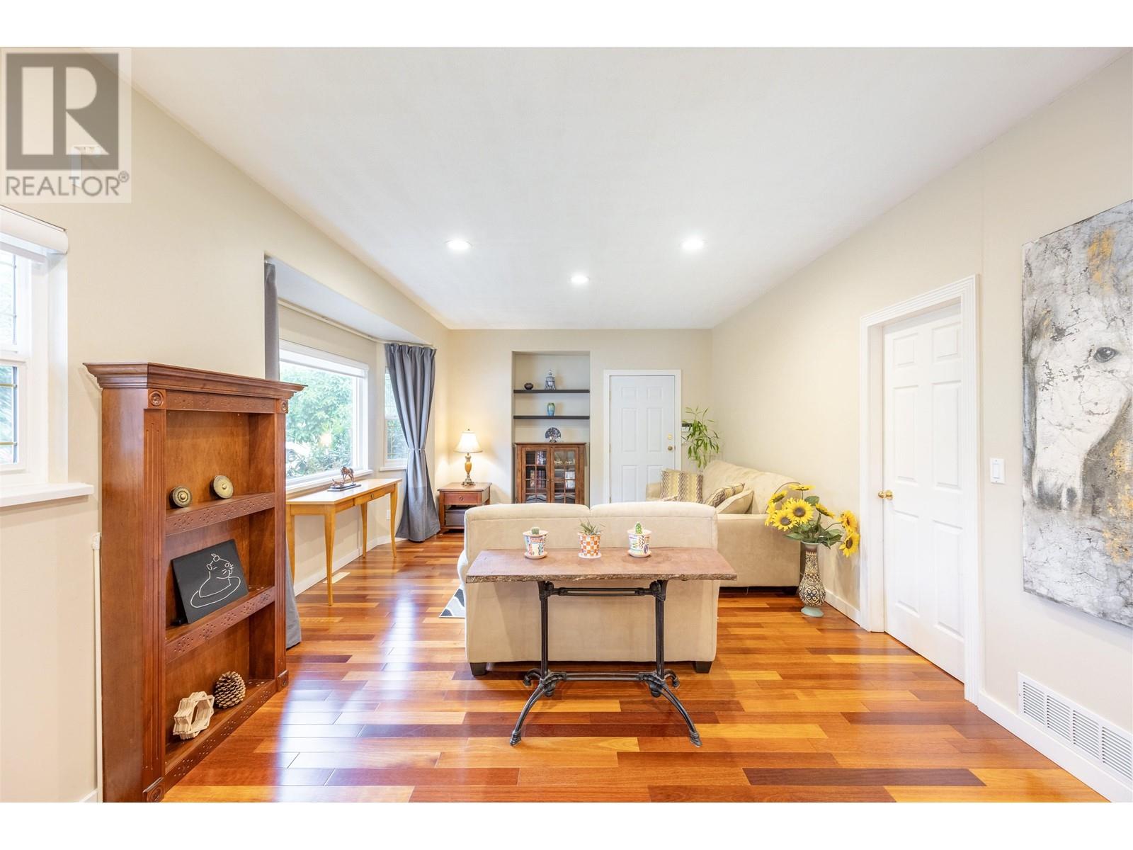 878 Riverside Drive, Port Coquitlam, British Columbia  V3B 7T3 - Photo 10 - R2810615
