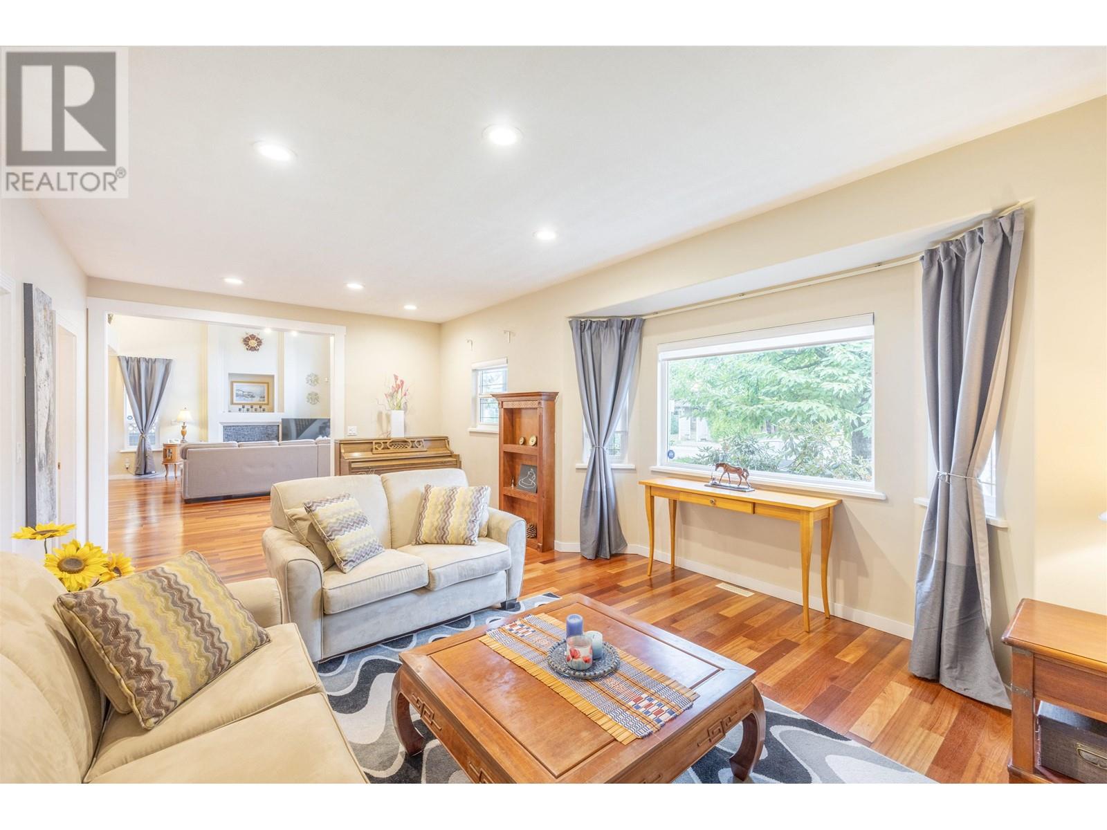 878 Riverside Drive, Port Coquitlam, British Columbia  V3B 7T3 - Photo 11 - R2810615
