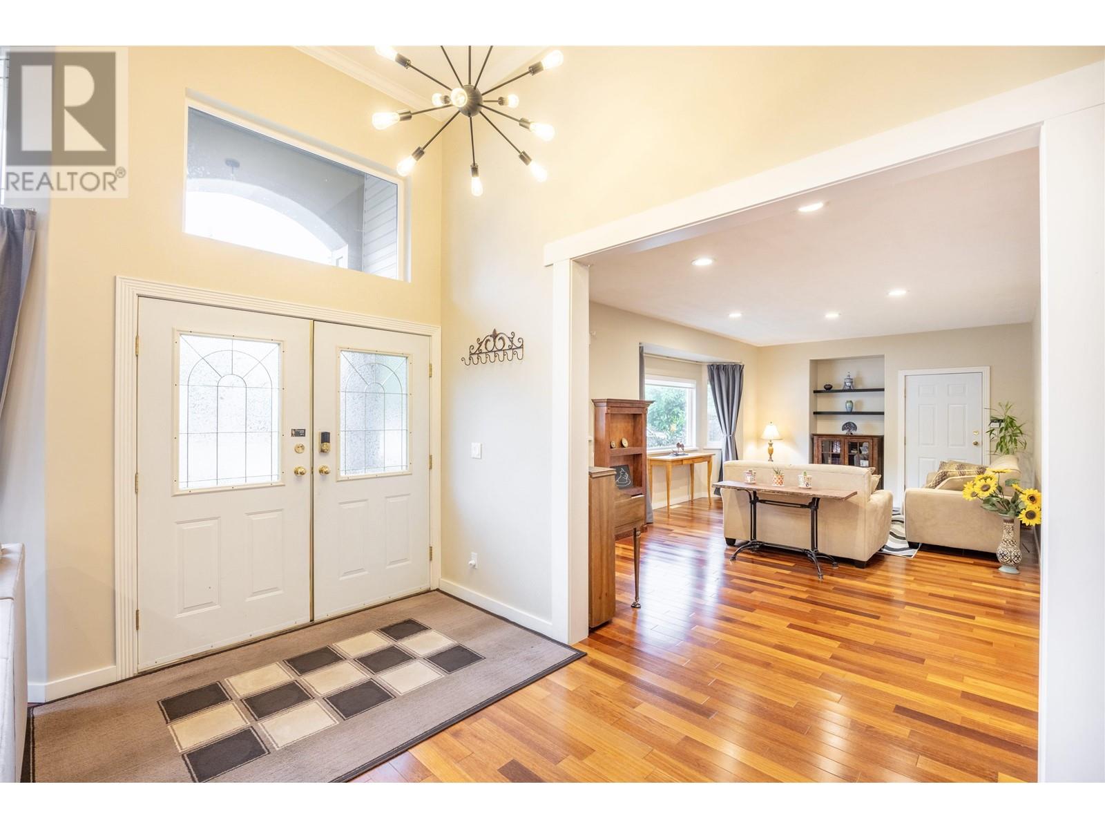 878 Riverside Drive, Port Coquitlam, British Columbia  V3B 7T3 - Photo 4 - R2810615