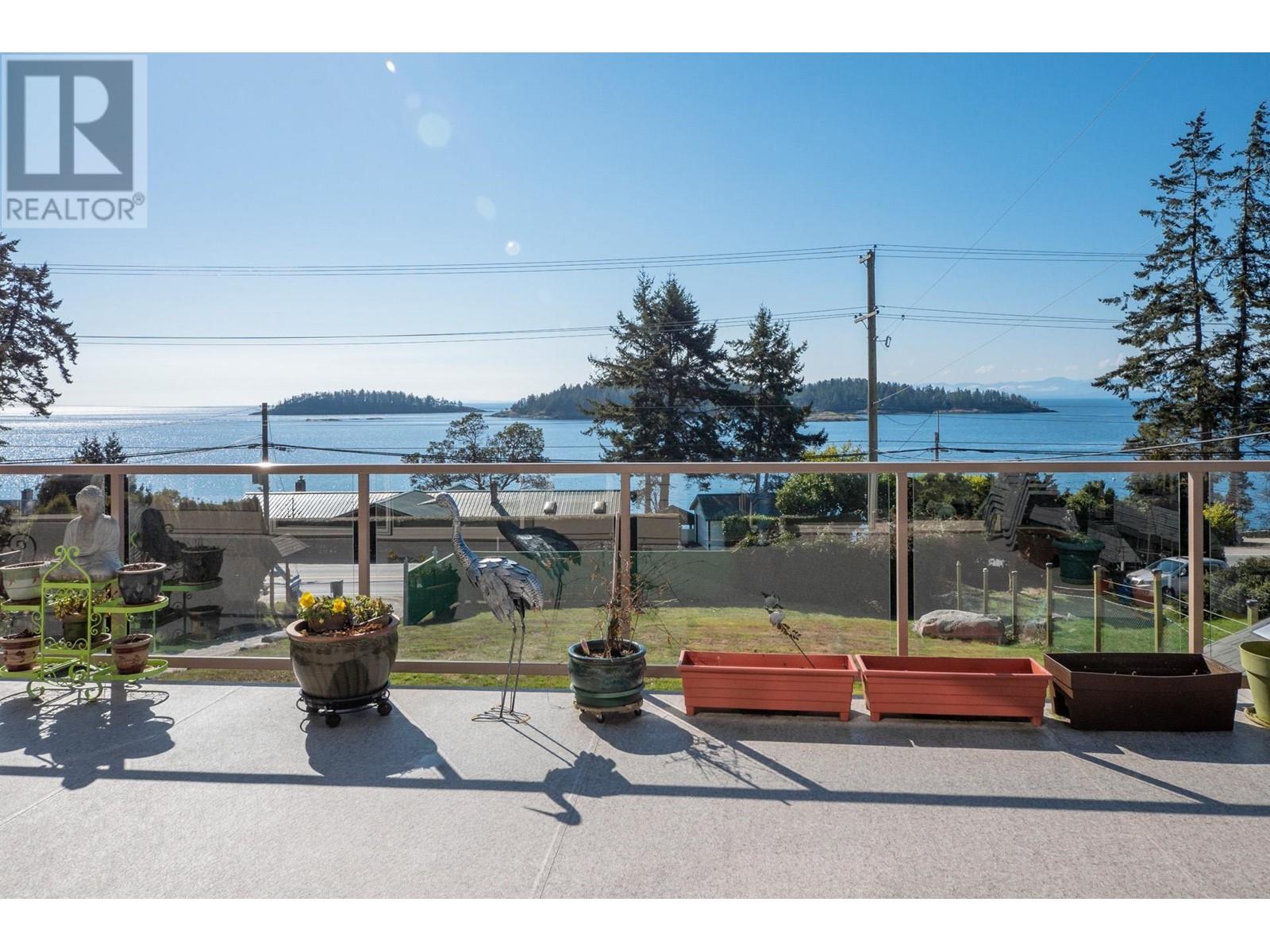 6682 Sunshine Coast Highway, Sechelt, British Columbia  V0N 3A8 - Photo 2 - R2811207