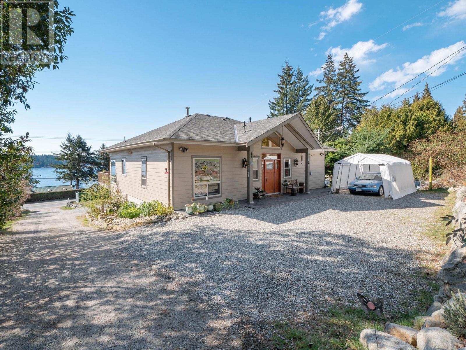 6682 Sunshine Coast Highway, Sechelt, British Columbia  V0N 3A8 - Photo 3 - R2811207