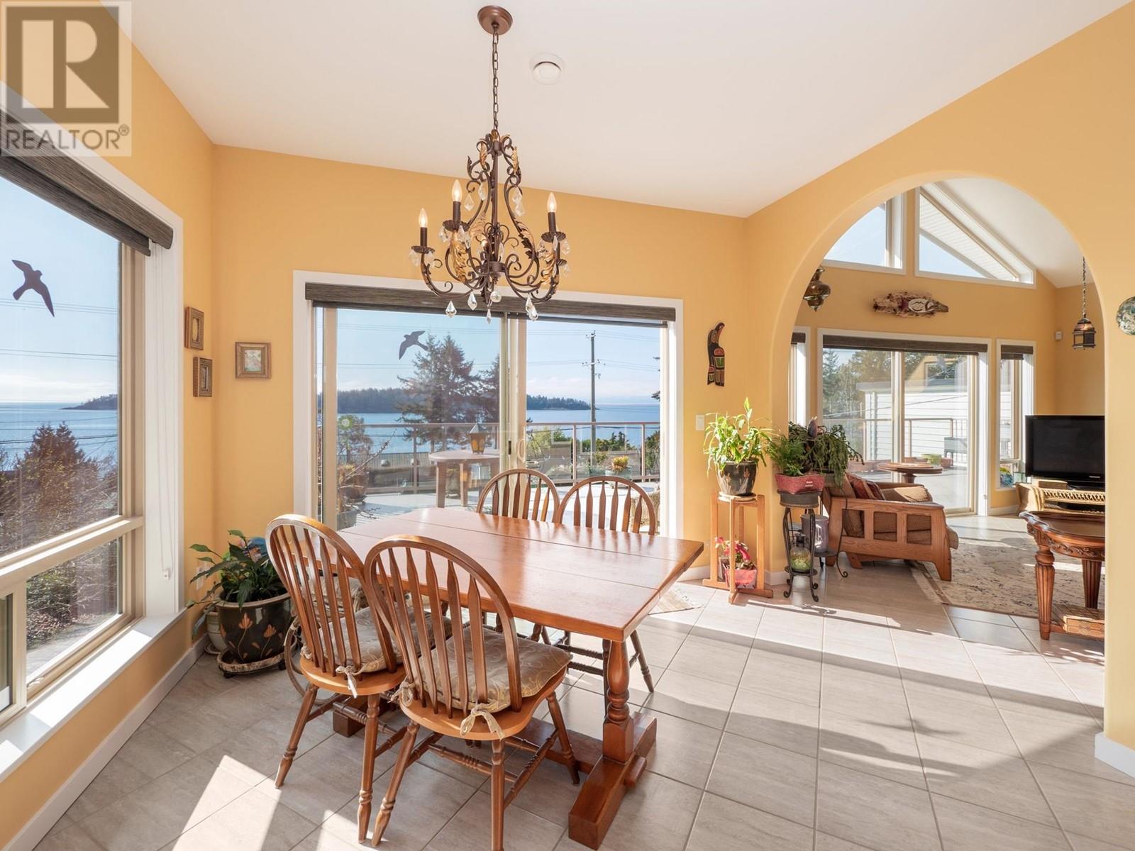 6682 Sunshine Coast Highway, Sechelt, British Columbia  V0N 3A8 - Photo 5 - R2811207