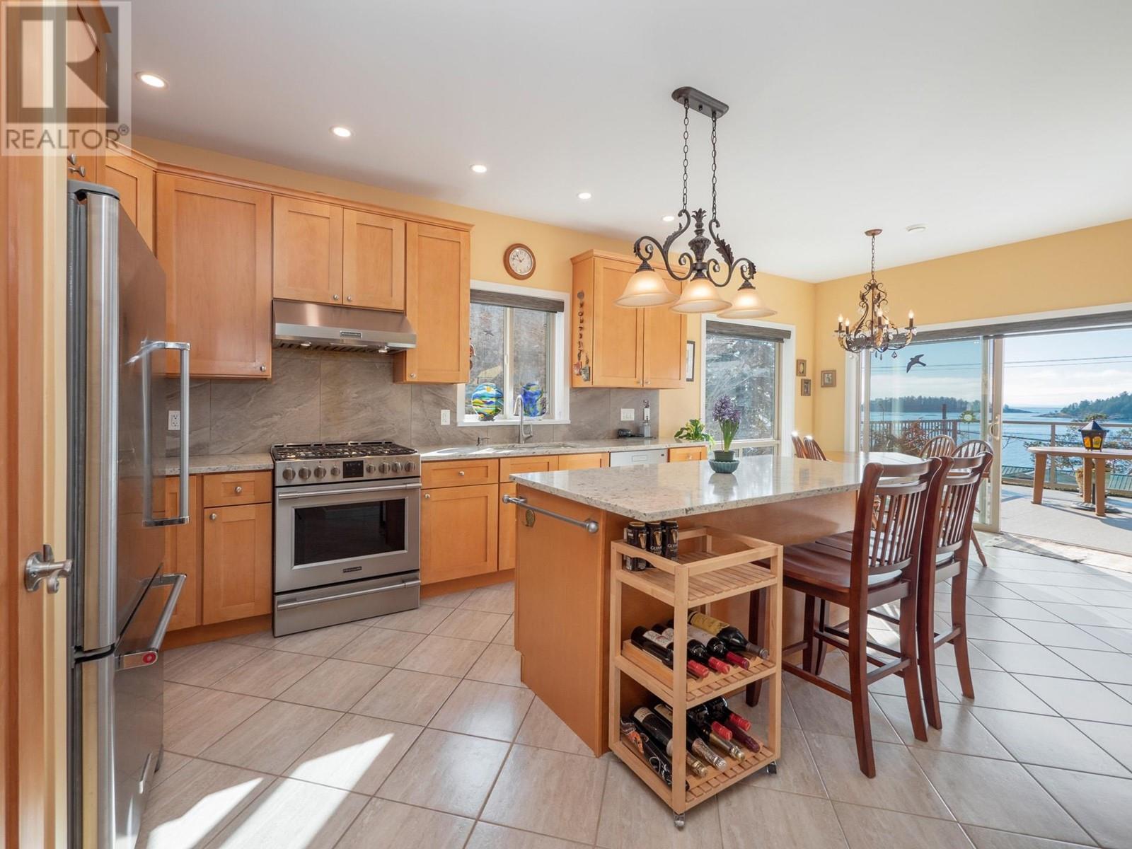6682 Sunshine Coast Highway, Sechelt, British Columbia  V0N 3A8 - Photo 7 - R2811207