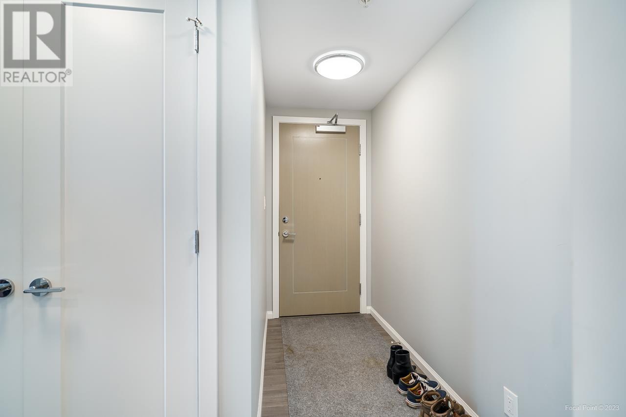 601 520 Como Lake Avenue, Coquitlam, British Columbia  V3J 0E8 - Photo 4 - R2811165