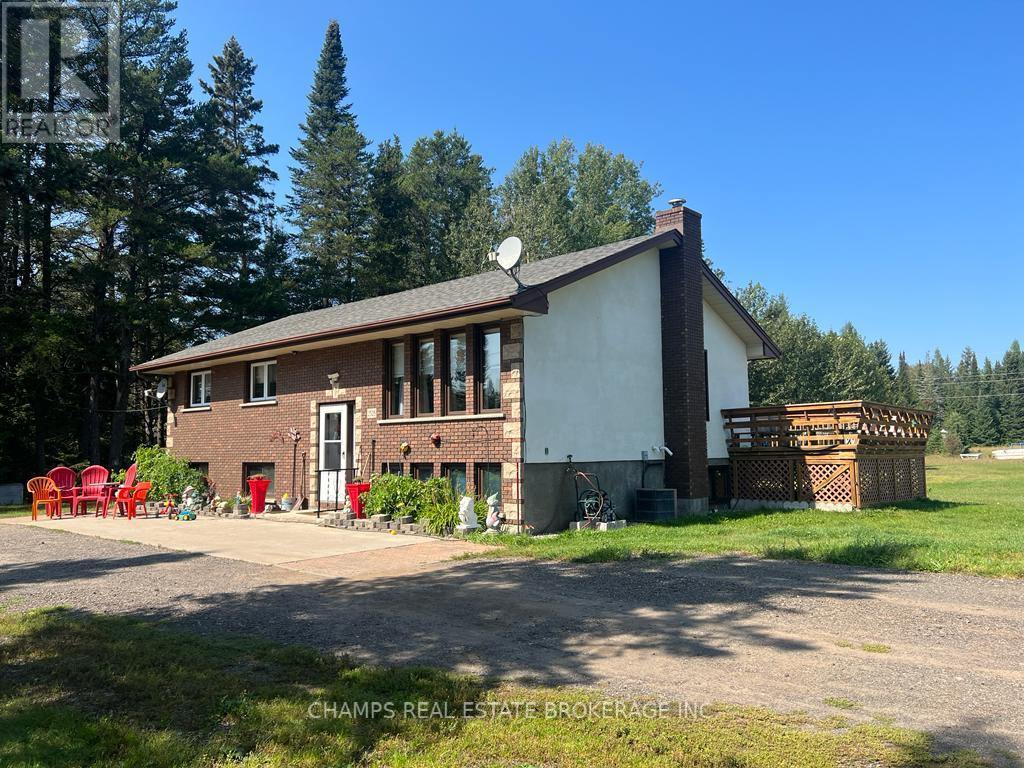 2528 Dawson Rd, Thunder Bay, Ontario  P7G 2G2 - Photo 1 - X6784614