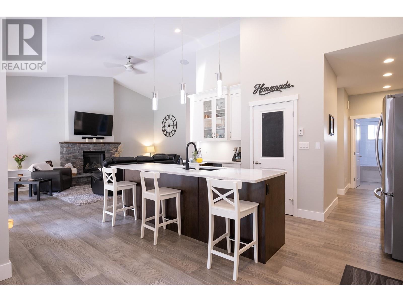 426 Solaz Place, Gibsons, British Columbia  V0N 1V5 - Photo 10 - R2811312