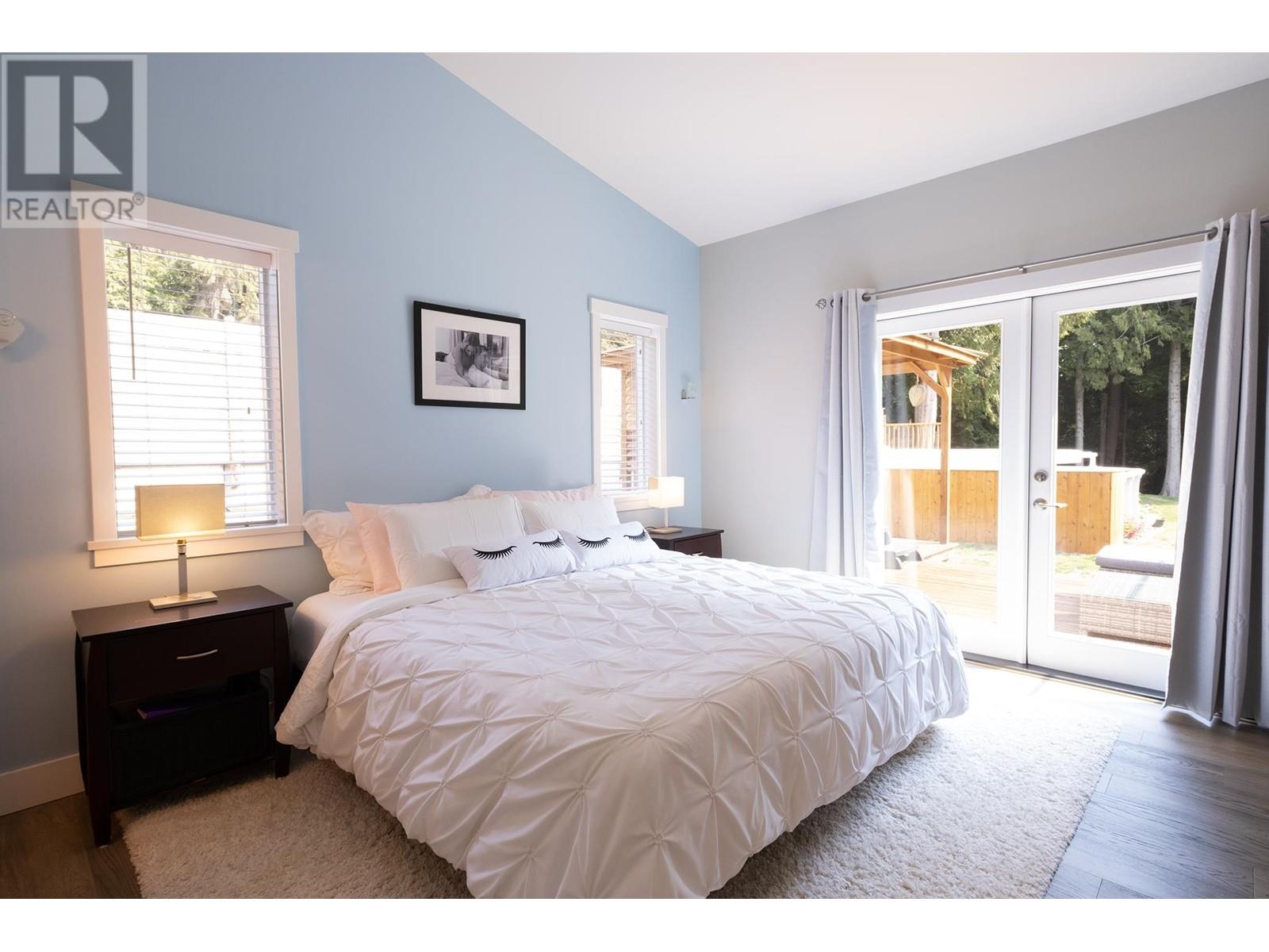 426 Solaz Place, Gibsons, British Columbia  V0N 1V5 - Photo 13 - R2811312