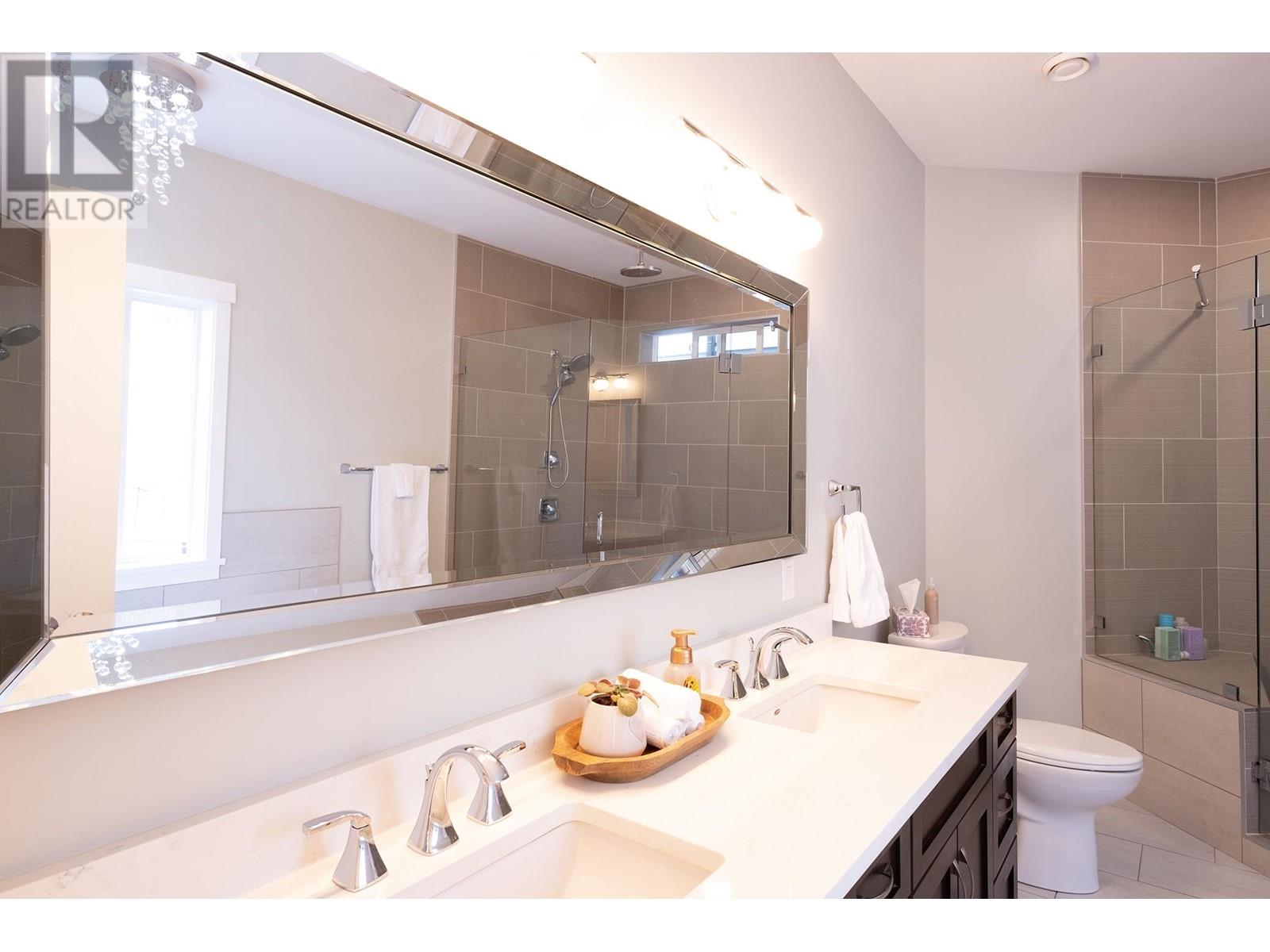 426 Solaz Place, Gibsons, British Columbia  V0N 1V5 - Photo 15 - R2811312