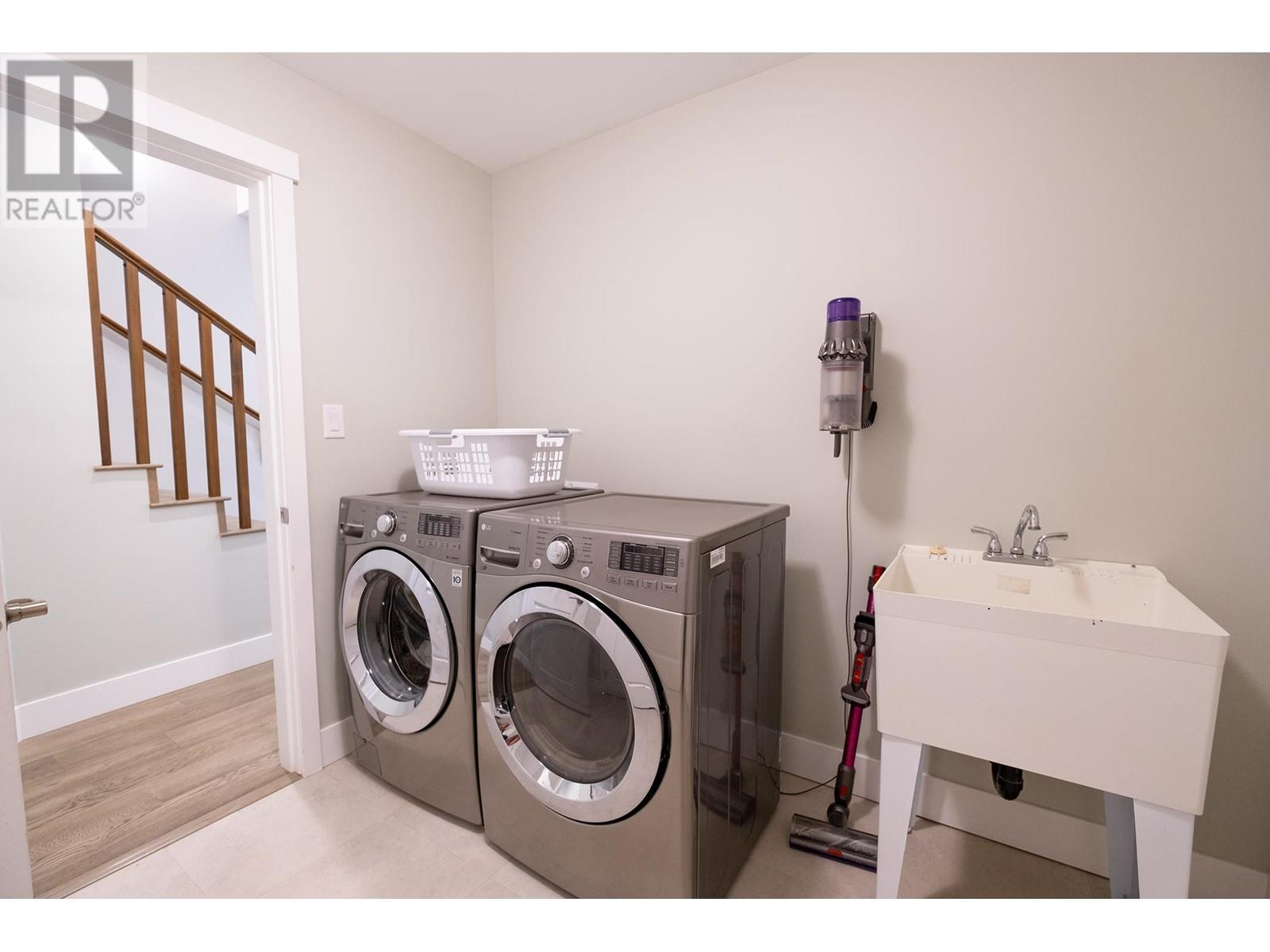 426 Solaz Place, Gibsons, British Columbia  V0N 1V5 - Photo 22 - R2811312