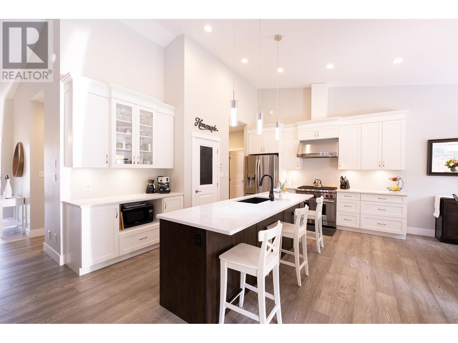 426 Solaz Place, Gibsons, British Columbia  V0N 1V5 - Photo 7 - R2811312