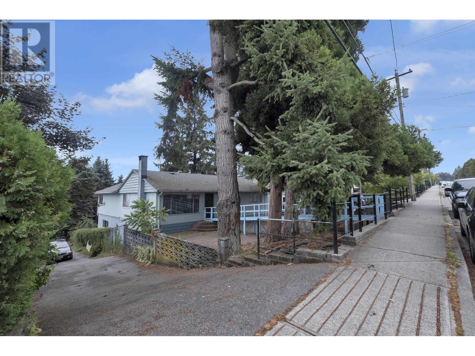 1144 Rochester Avenue, Coquitlam, British Columbia  V3K 2X4 - Photo 8 - R2811196