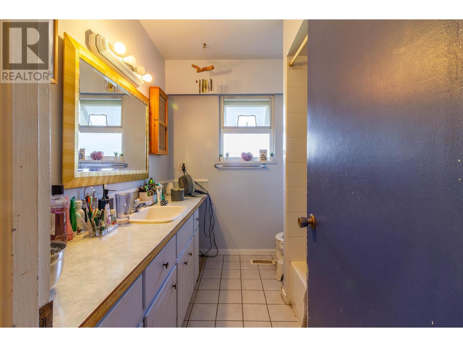 406 Schoolhouse Street, Coquitlam, British Columbia  V3K 4Y6 - Photo 6 - R2811350