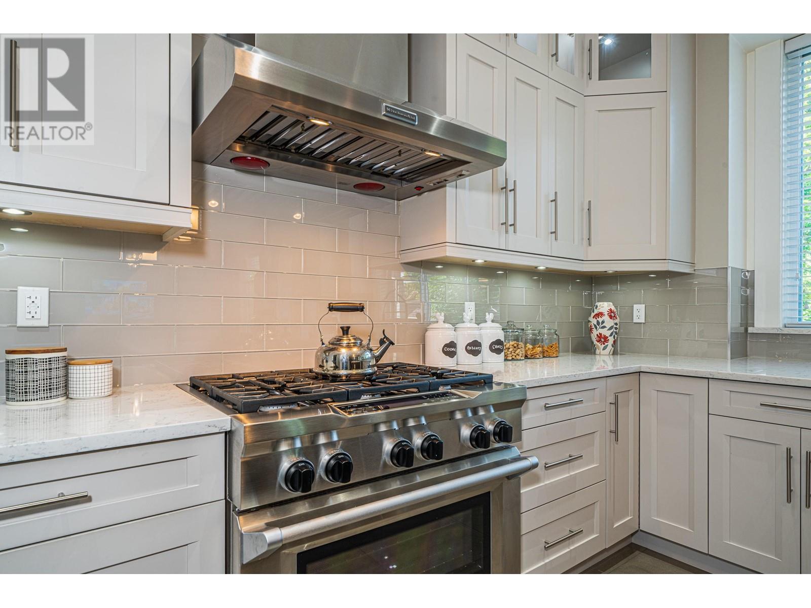 816 Edinburgh Street, New Westminster, British Columbia  V3M 2V3 - Photo 14 - R2811360