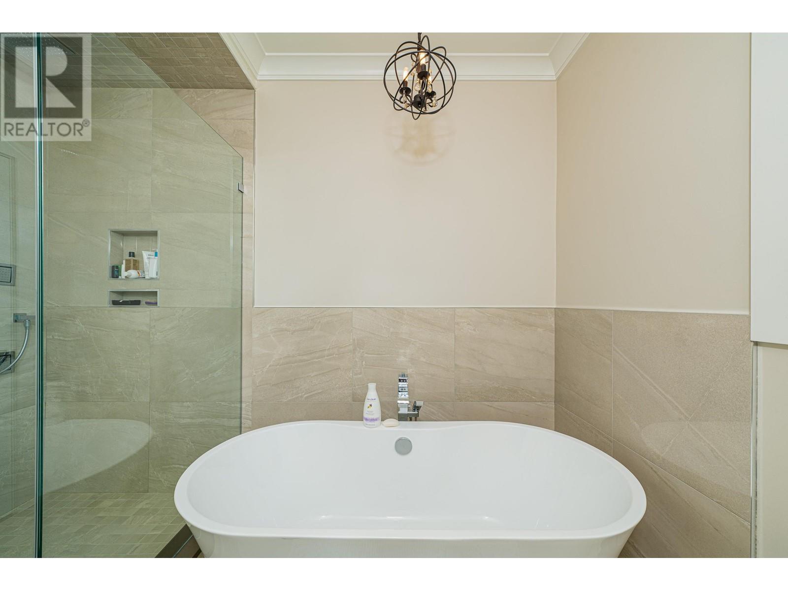 816 Edinburgh Street, New Westminster, British Columbia  V3M 2V3 - Photo 35 - R2811360