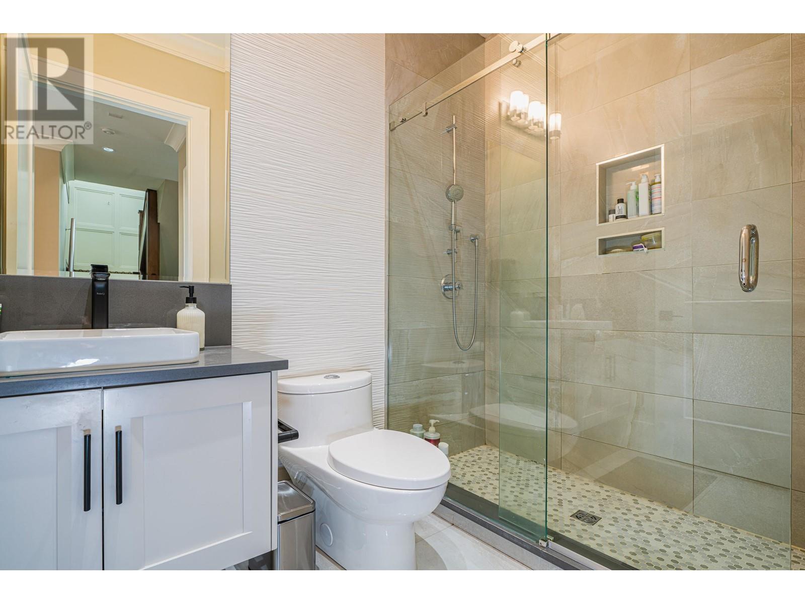 816 Edinburgh Street, New Westminster, British Columbia  V3M 2V3 - Photo 10 - R2811360