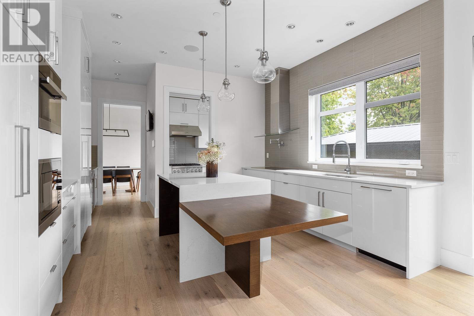 2008 W 58th Avenue, Vancouver, British Columbia  V6P 1X4 - Photo 10 - R2811081