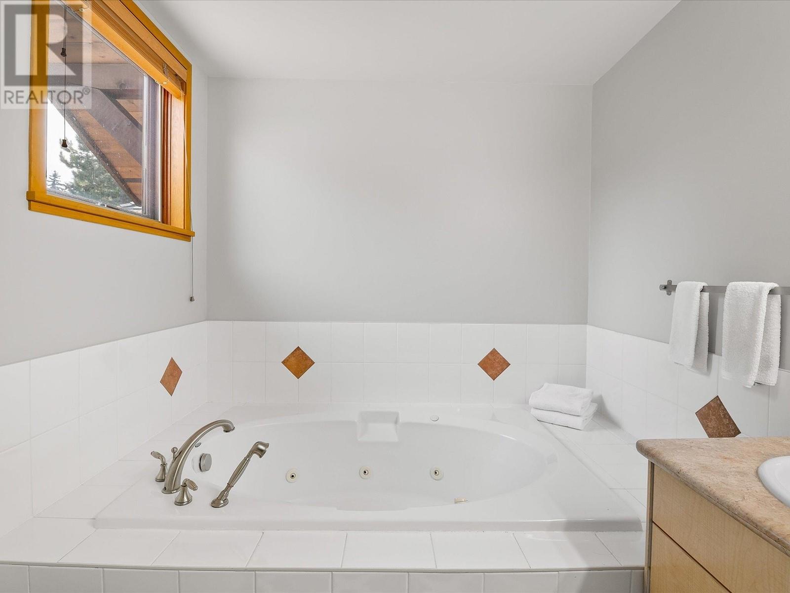 8107 Muirfield Crescent, Whistler, British Columbia  V8E 1J7 - Photo 19 - R2811387