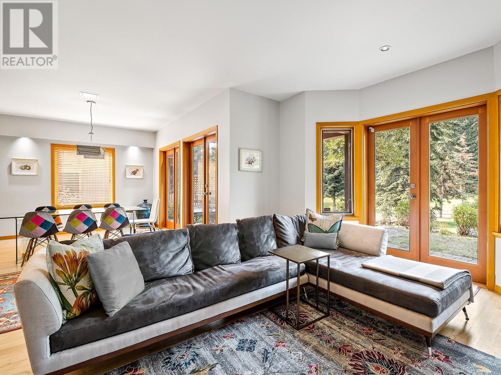 8107 Muirfield Crescent, Whistler, British Columbia  V8E 1J7 - Photo 3 - R2811387