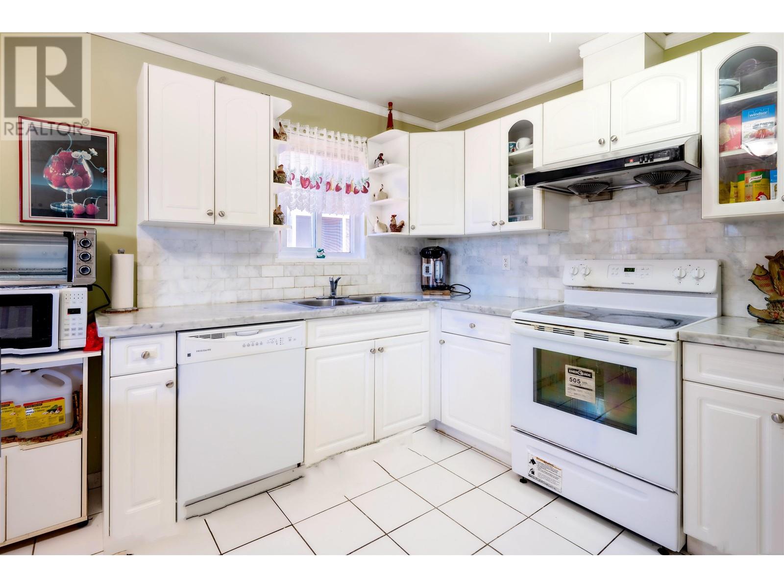 6325 Knight Street, Vancouver, British Columbia  V5P 2V9 - Photo 12 - R2811256