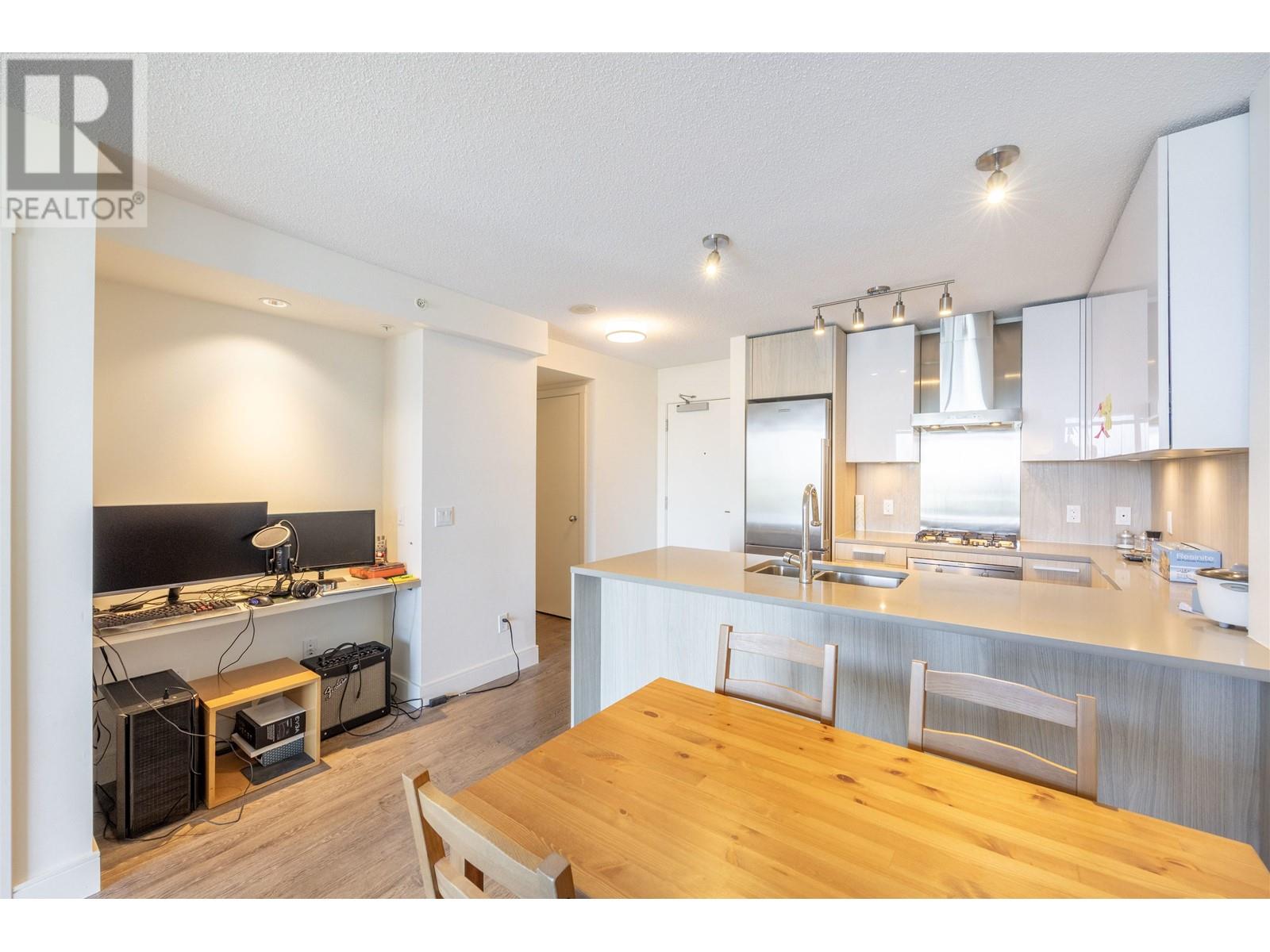 1903 3007 Glen Drive, Coquitlam, British Columbia  V3B 0L8 - Photo 11 - R2811349