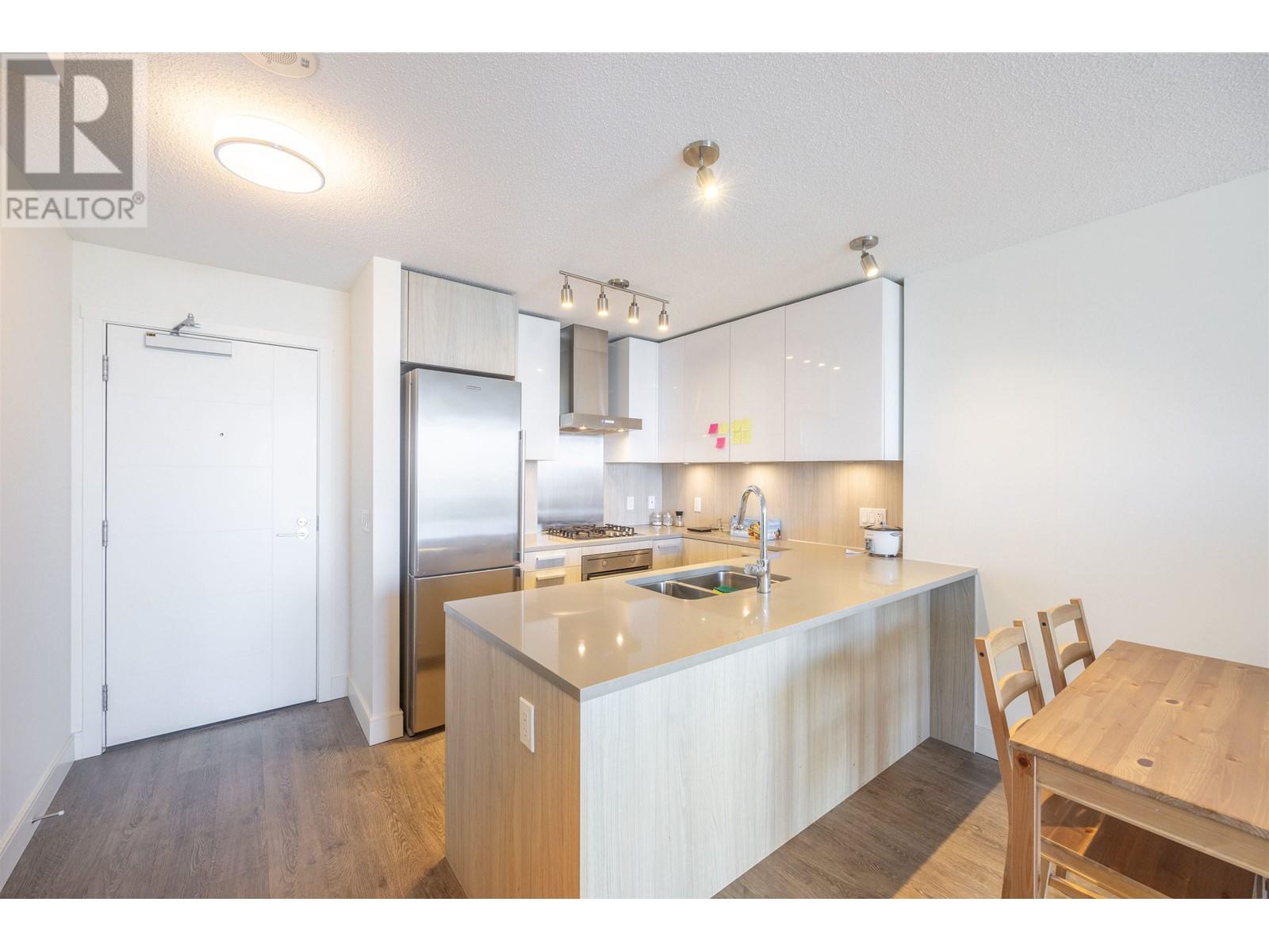 1903 3007 Glen Drive, Coquitlam, British Columbia  V3B 0L8 - Photo 4 - R2811349