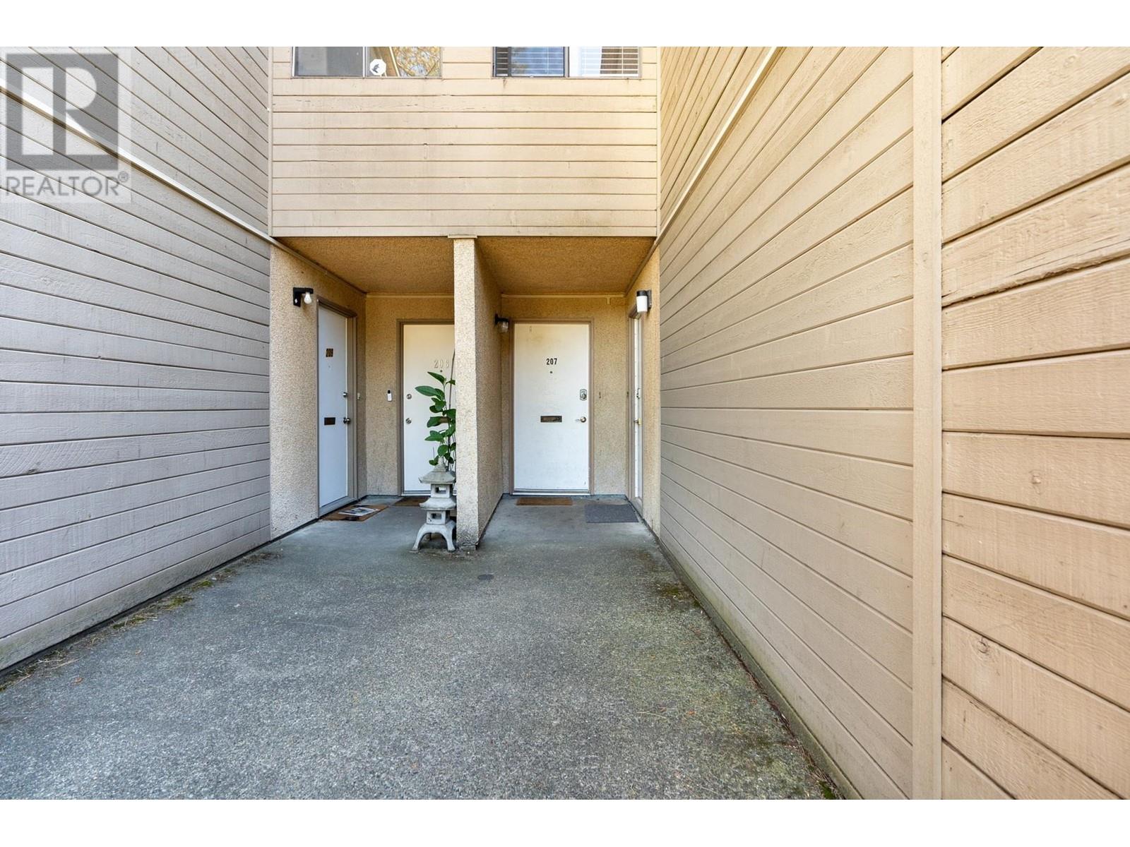 207 8140 Colonial Drive, Richmond, British Columbia  V7C 4T7 - Photo 3 - R2794476