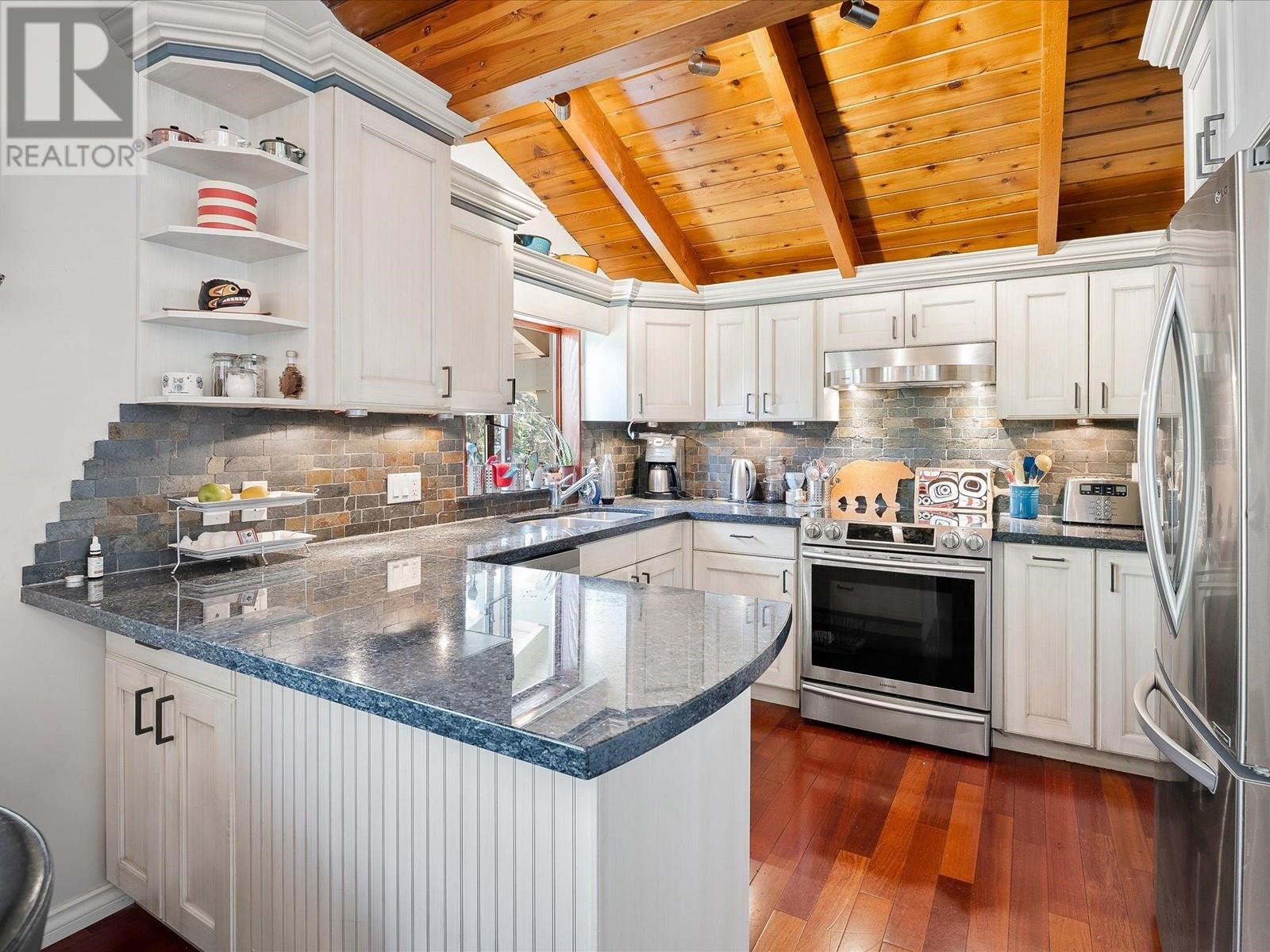 9359 Emerald Drive, Whistler, British Columbia  V8E 0G5 - Photo 5 - R2811440