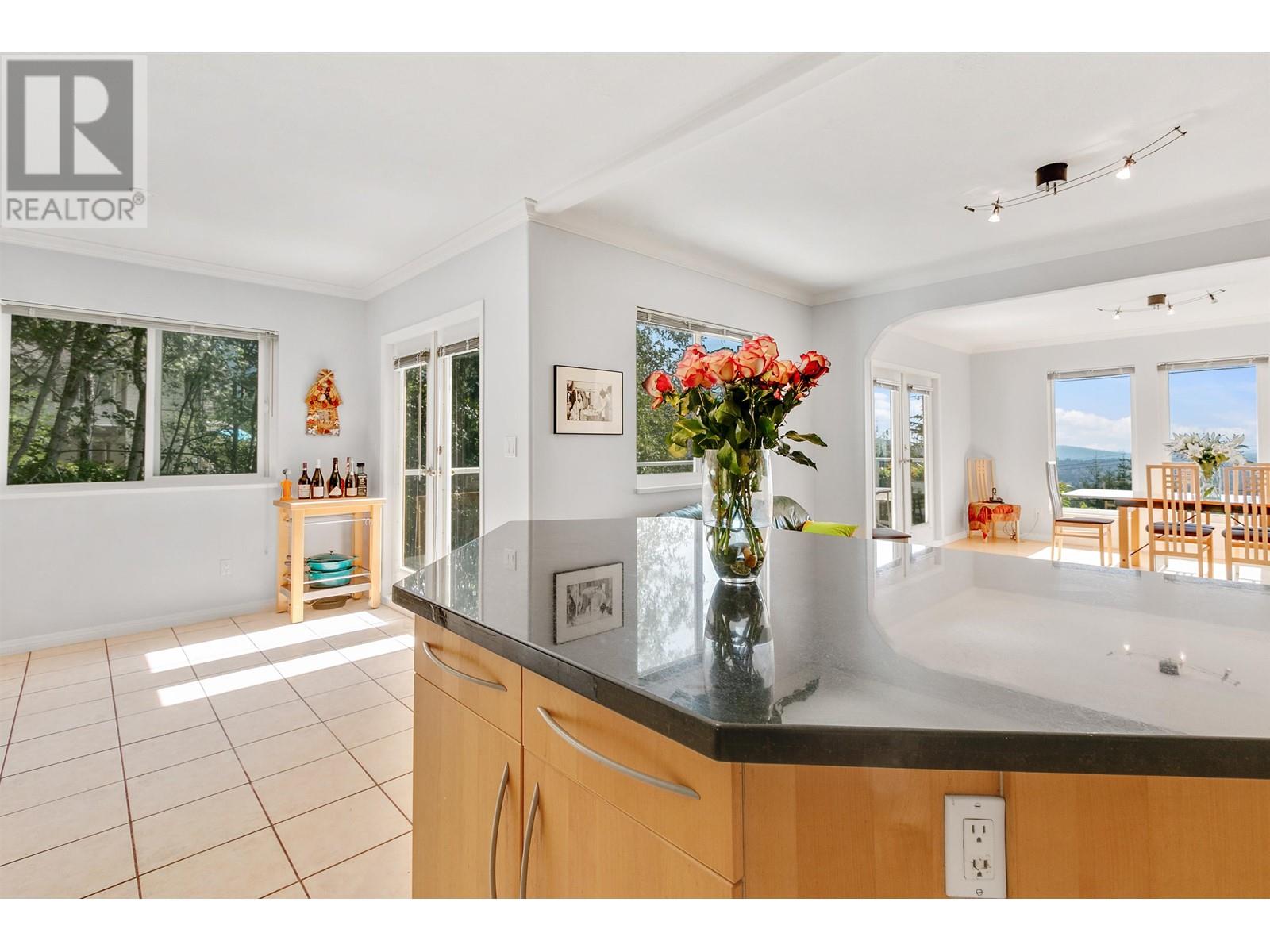 530 Craigmohr Drive, West Vancouver, British Columbia  V7S 1W6 - Photo 5 - R2811021