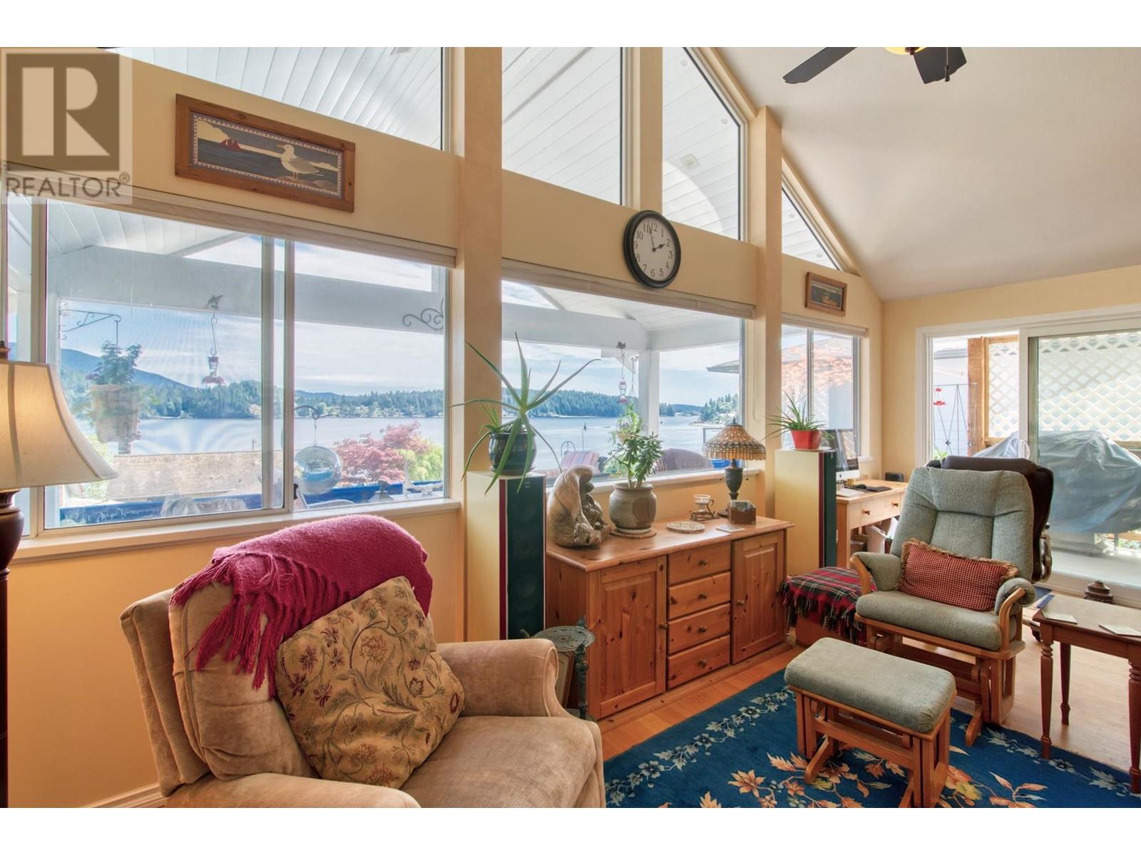 616 Seaview Road, Gibsons, British Columbia  V0N 1V9 - Photo 15 - R2811405